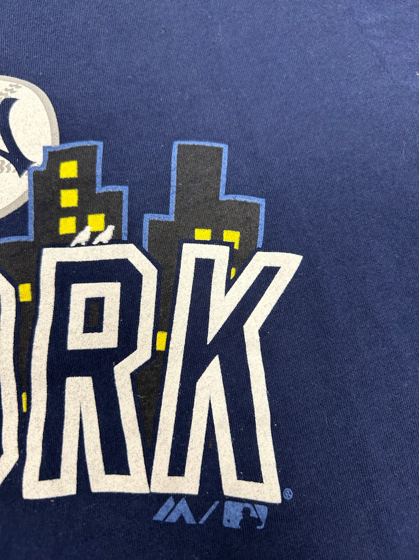 Majestic New York Yankees Skyline MLB Tee Large 21.5x29 Inches