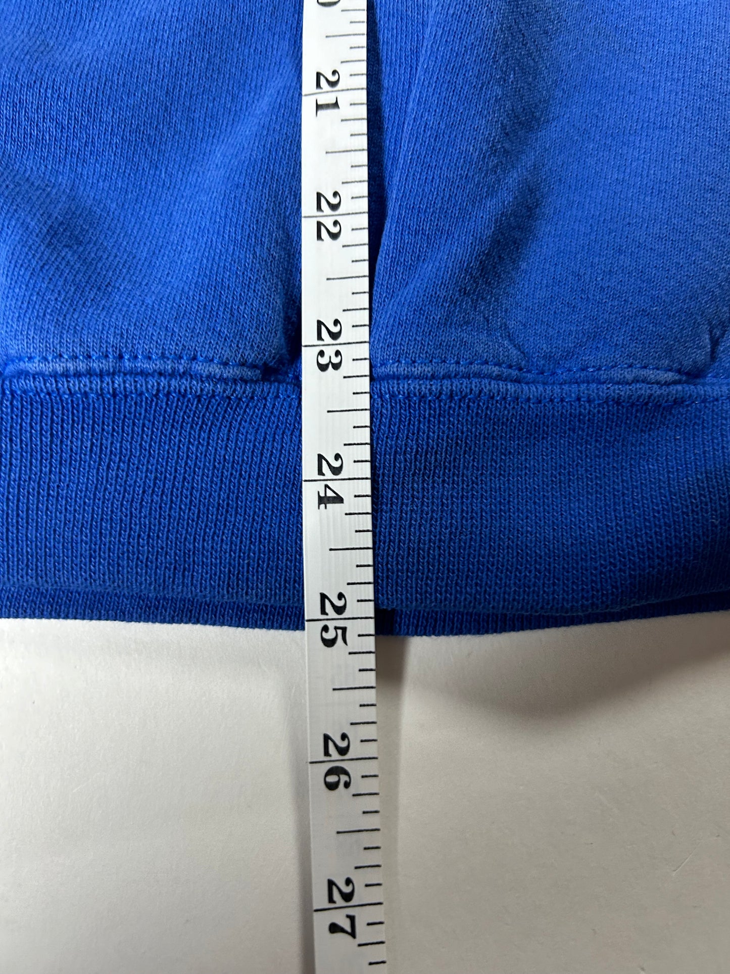 Vintage 90s New York Knicks NBA Embroidered Logo Crewneck Sweatshirt Logo Athletic Thrashed Well Worn In Boxy Large/Medium Fit 25x25 Inches