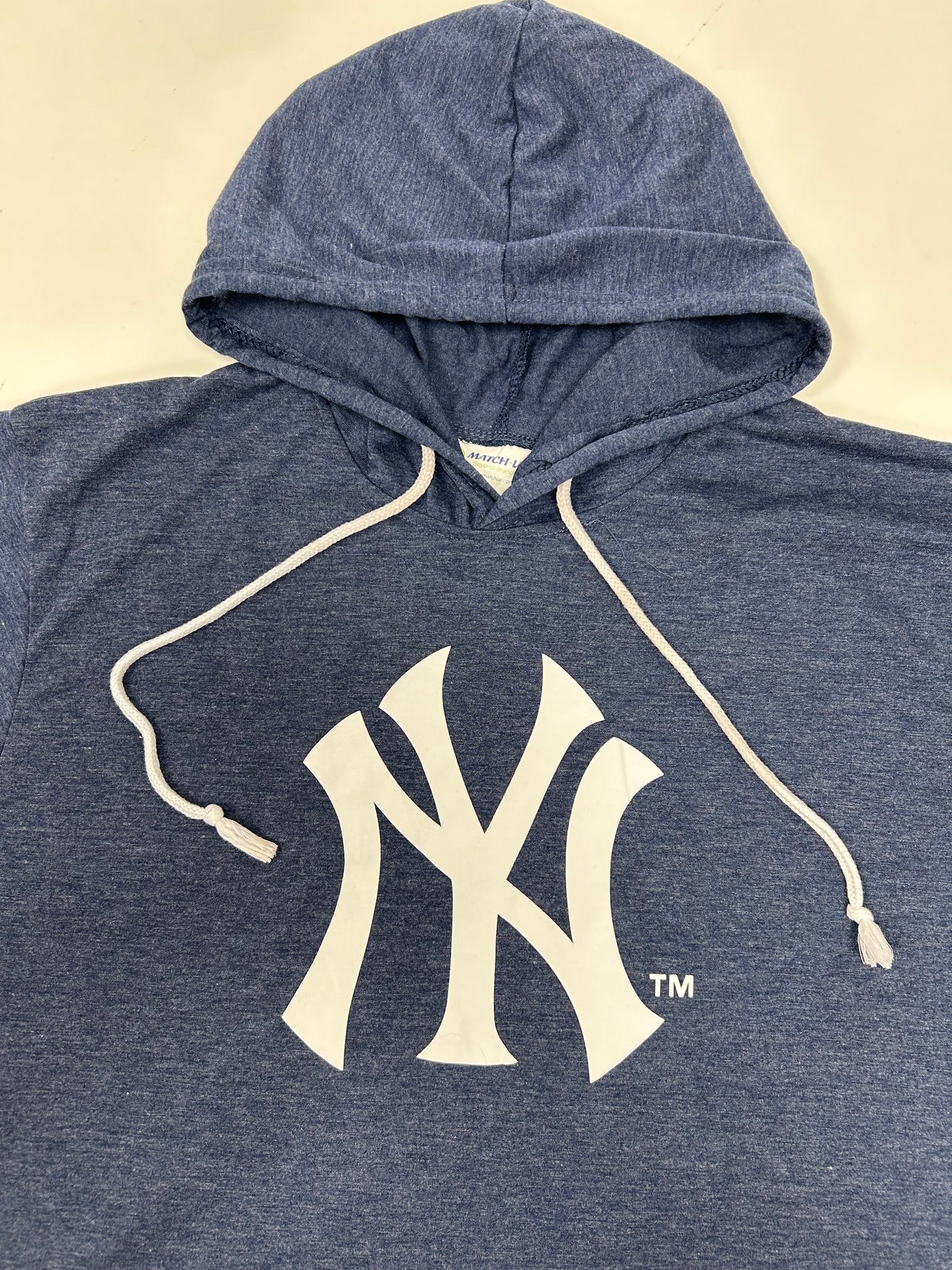 NEW YORK YANKEES SHORT SLEEVE HOODIE PULLOVER SHIRT SGA 8/21/2024 XL 23.25x30 Inches