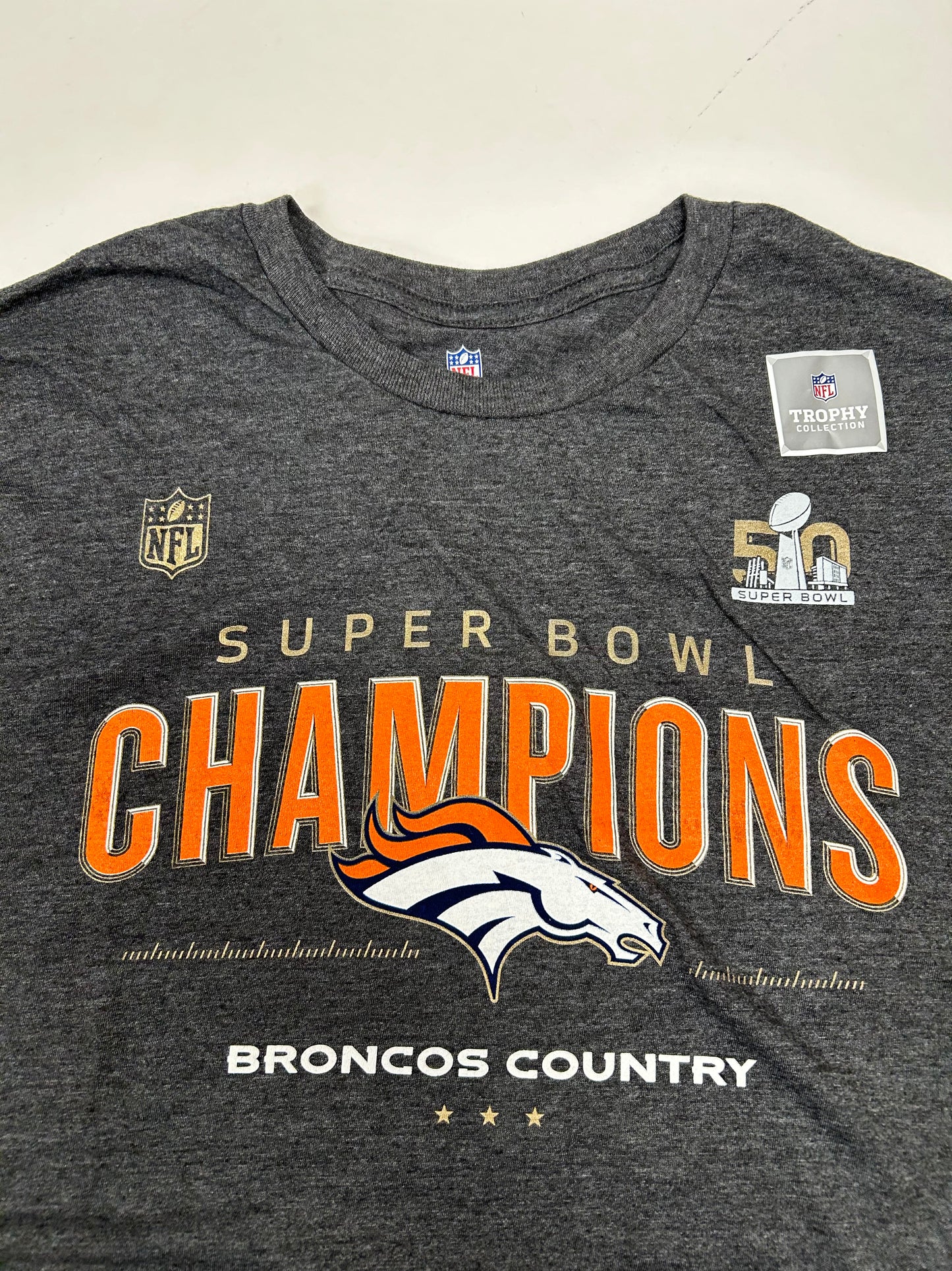 Denver Broncos Super Bowl 50 NFL Champions Trophy Collection Tee 2XL Brand New 24.25x32 Inches