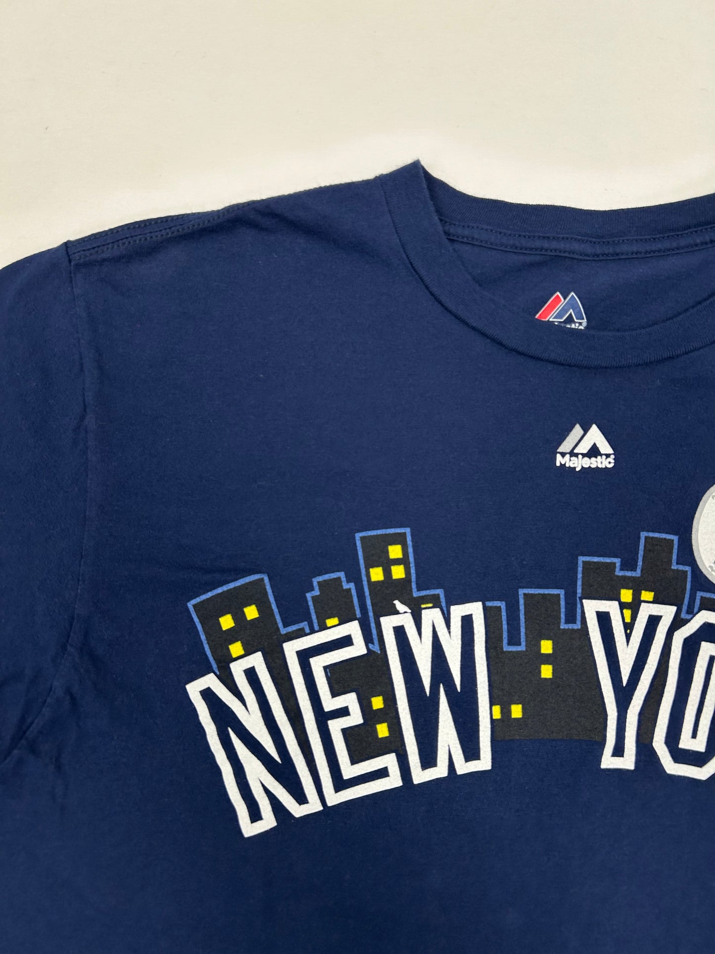 Majestic New York Yankees Skyline MLB Tee Large 21.5x29 Inches