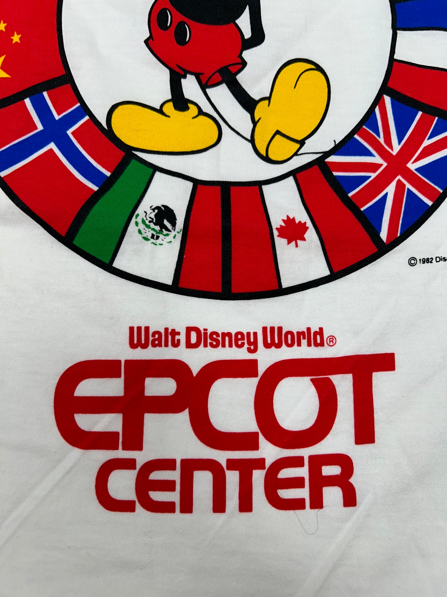 Vintage Walt Disney World EPCOT CENTER Mickey Mouse T-Shirt L/M 20.5x29.5 Inches
