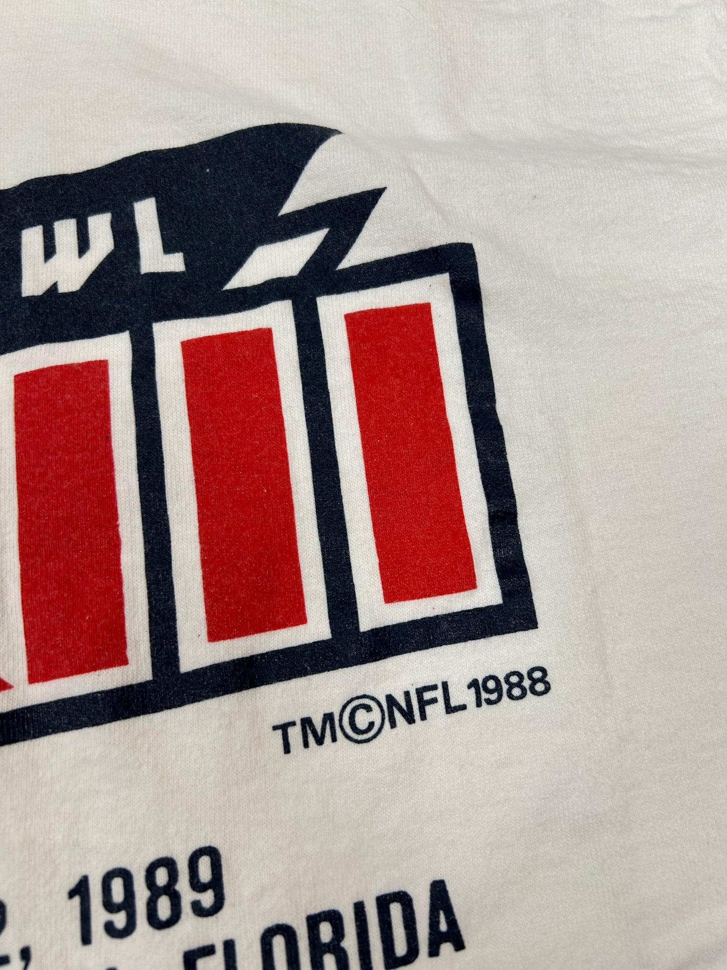 Vintage Logo 7 Super Bowl XXII Joe Robbie Stadium Miami Florida NFL Tee L/XL 22x30.5 Inches