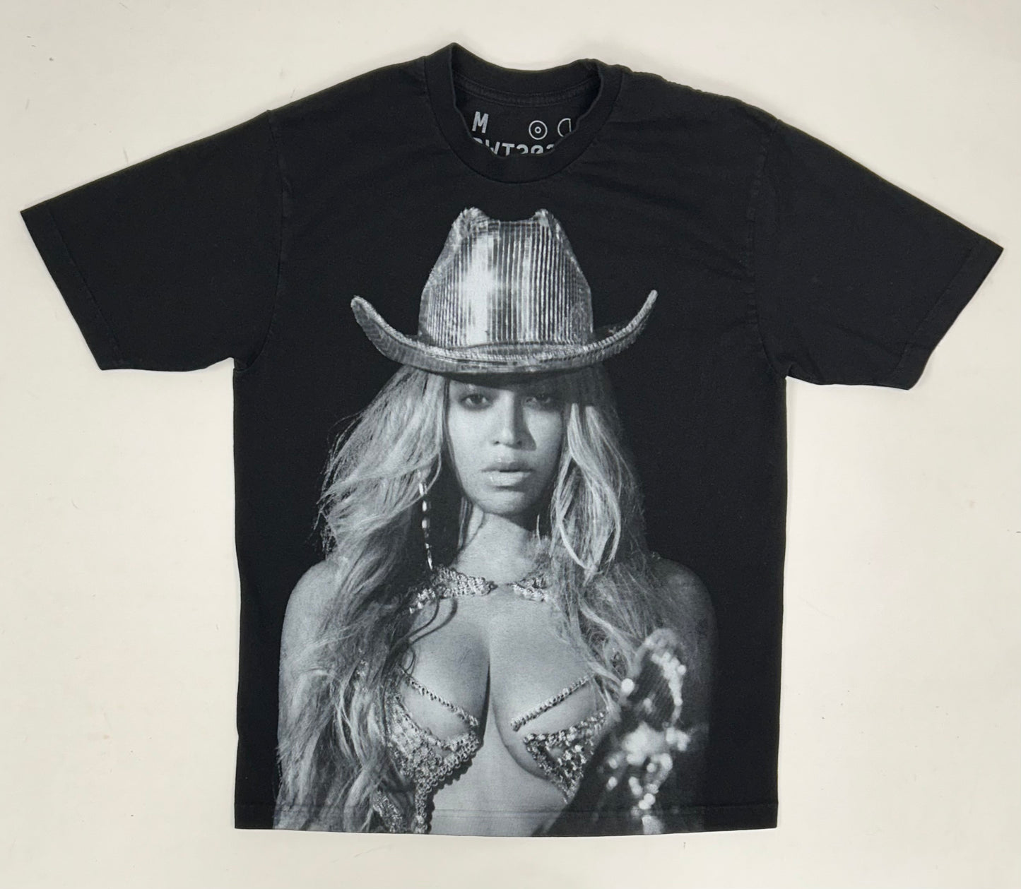 Beyoncé Cowboy Carter Renaissance World Tour 2023 Outside All Summer Medium 19.75x27.5 Inches Tee