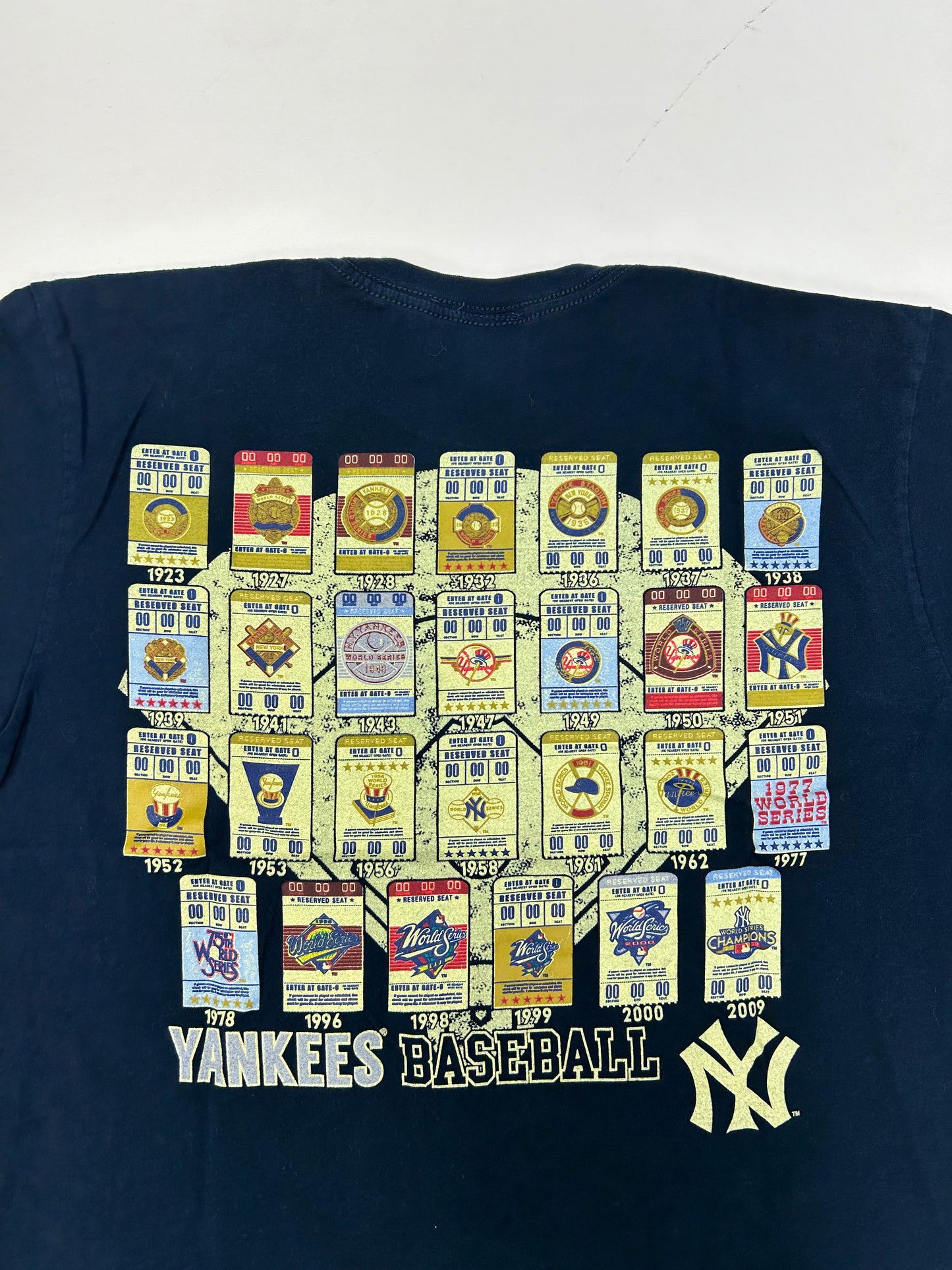 2000s Majestic New York Yankees 1923-2009 27 Championship Banners MLB Tee Large 21.5x28.75 Inches