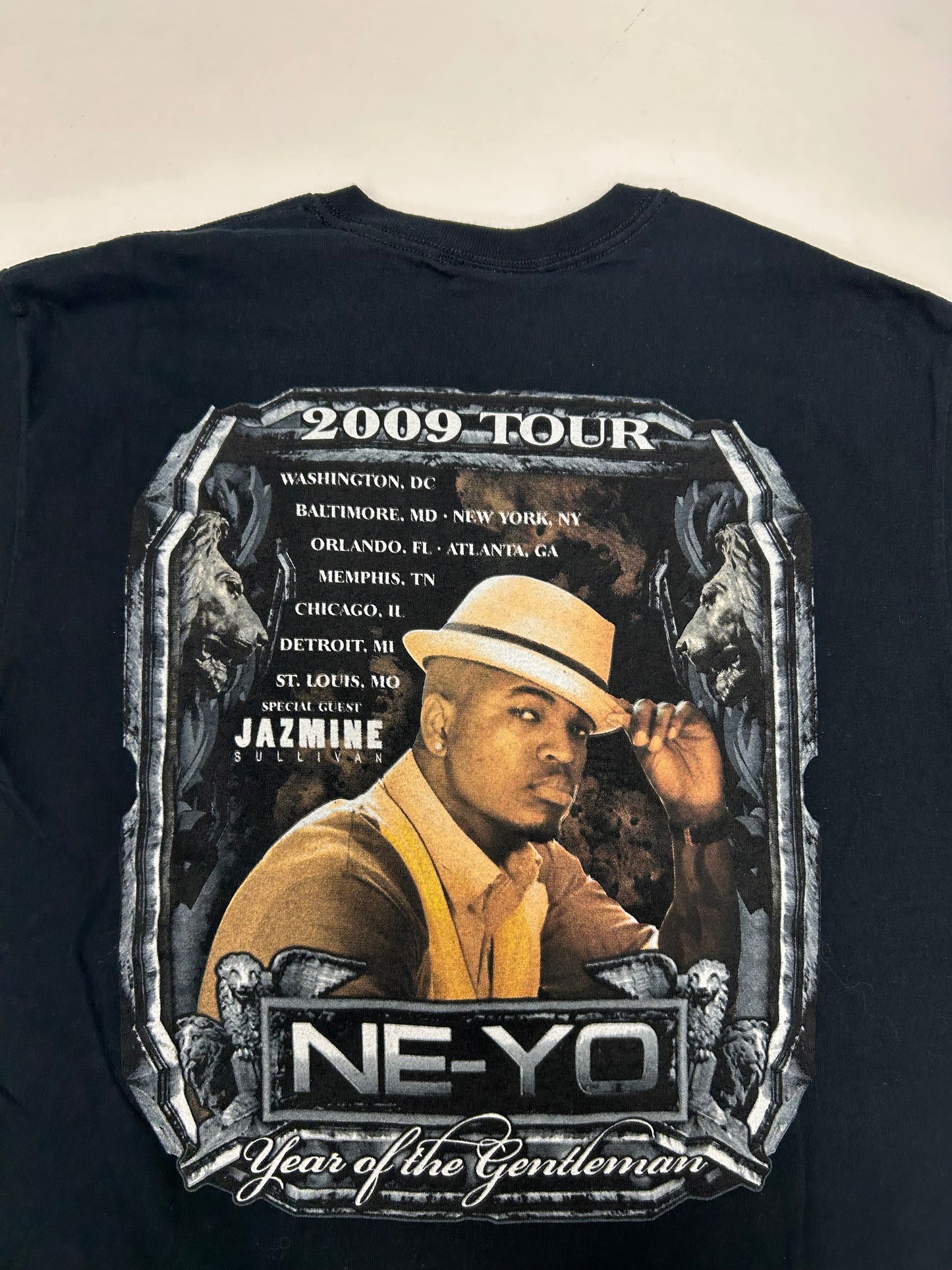 Ne-Yo Year of the Gentleman Promo Tour Closer Medium Vintage Parking Lot Tee ‘09