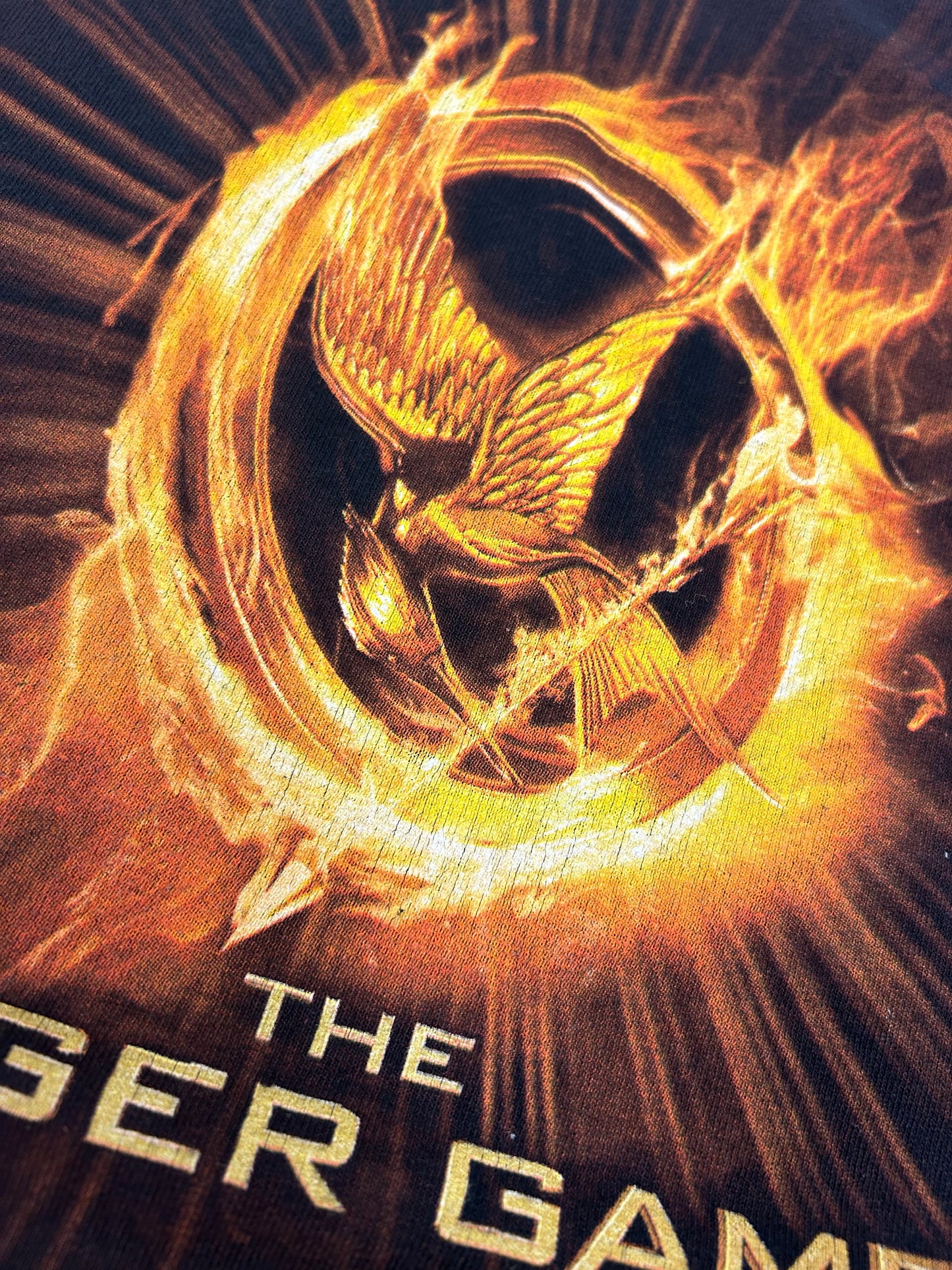 2012 The Hunger Games "May Odds In Your Favor" Movie Promo Tee Size Large 22x28 Inches