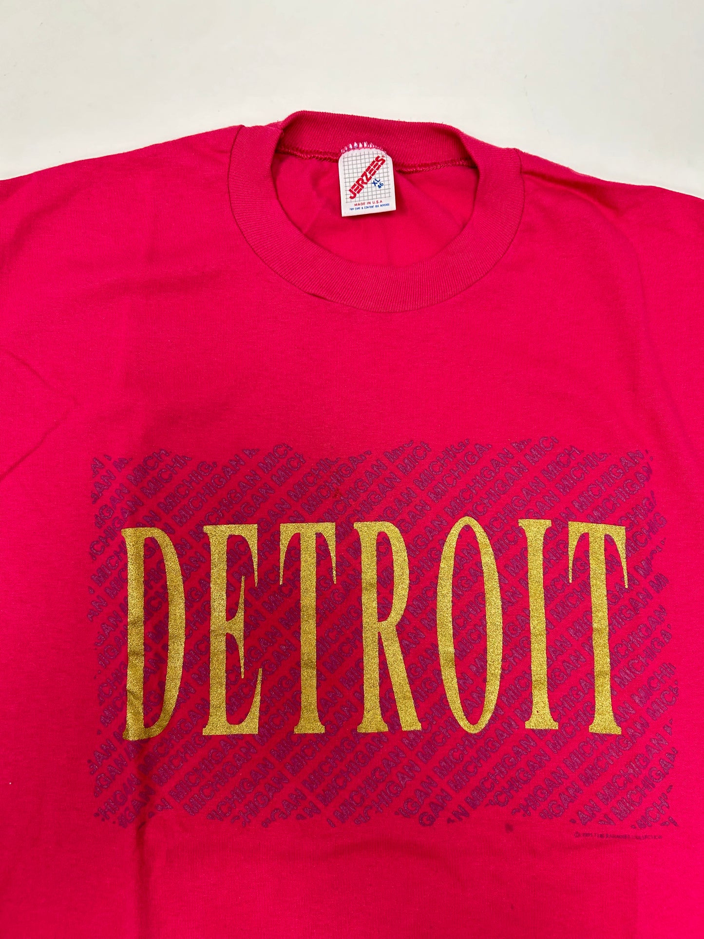 Vintage Detroit Michigan Destination Tee Pink Jerzees Tag 50/50 Blend USA Large Fit 21.5x28.5 Inches
