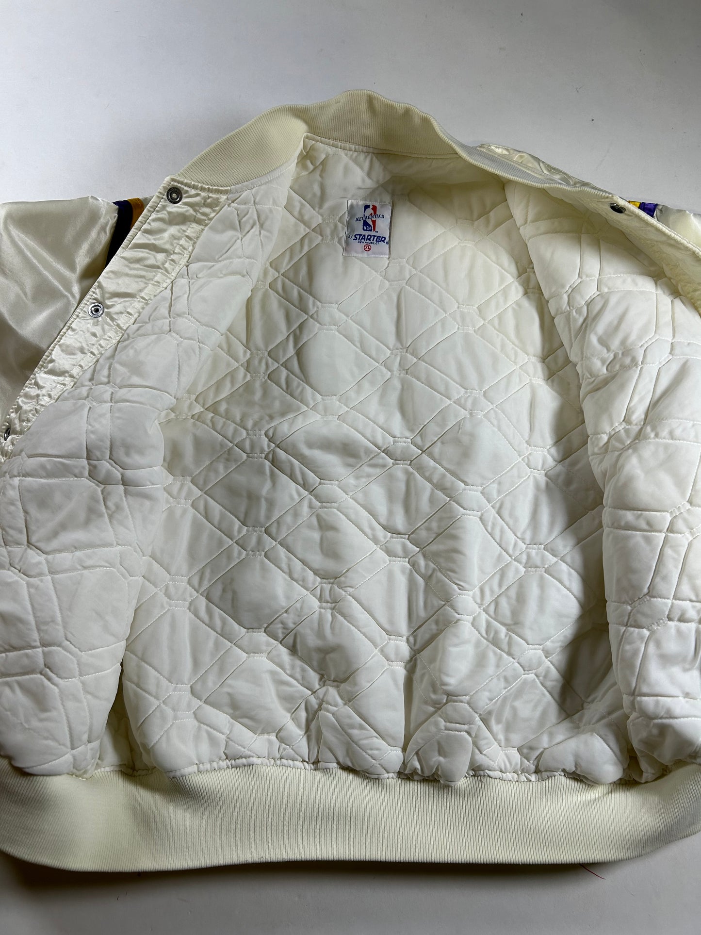 Vintage Starter Los Angeles Lakers Satin Jacket NBA 80s 90s XL/Large 26.5x/27.5 Inches