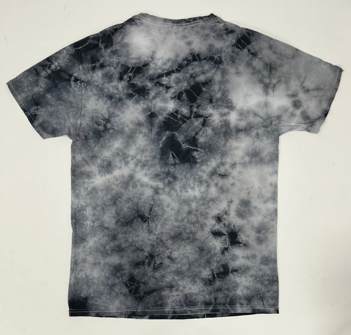 2022 Demon Slayer Kimetsu No Yaiba Circle Logo Tie Dye Tee Size Medium 19x27.75 Inches