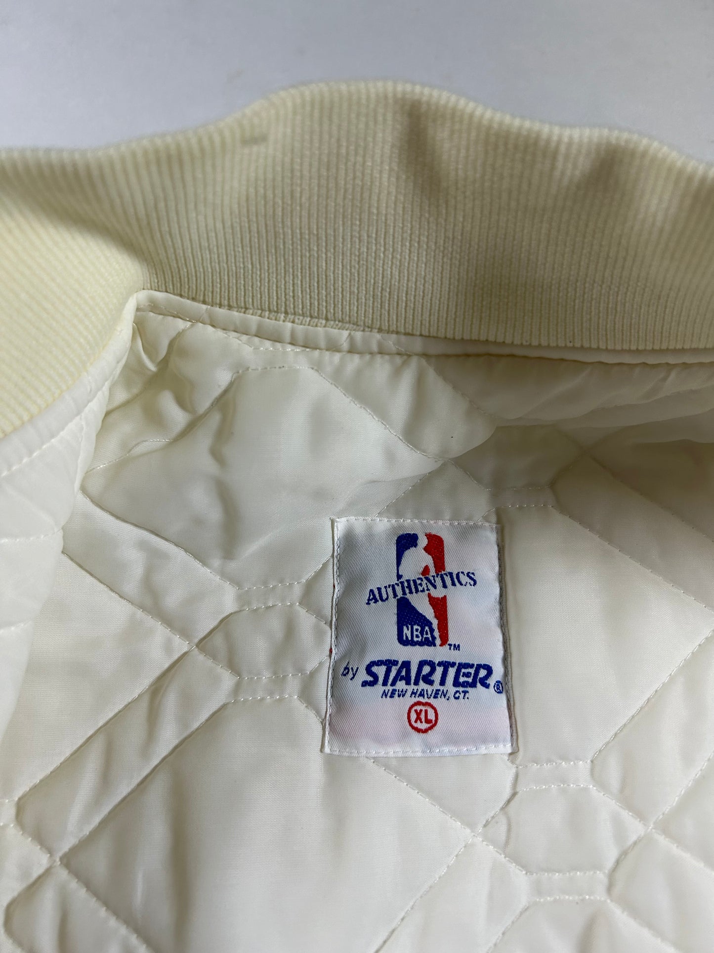 Vintage Starter Los Angeles Lakers Satin Jacket NBA 80s 90s XL/Large 26.5x/27.5 Inches