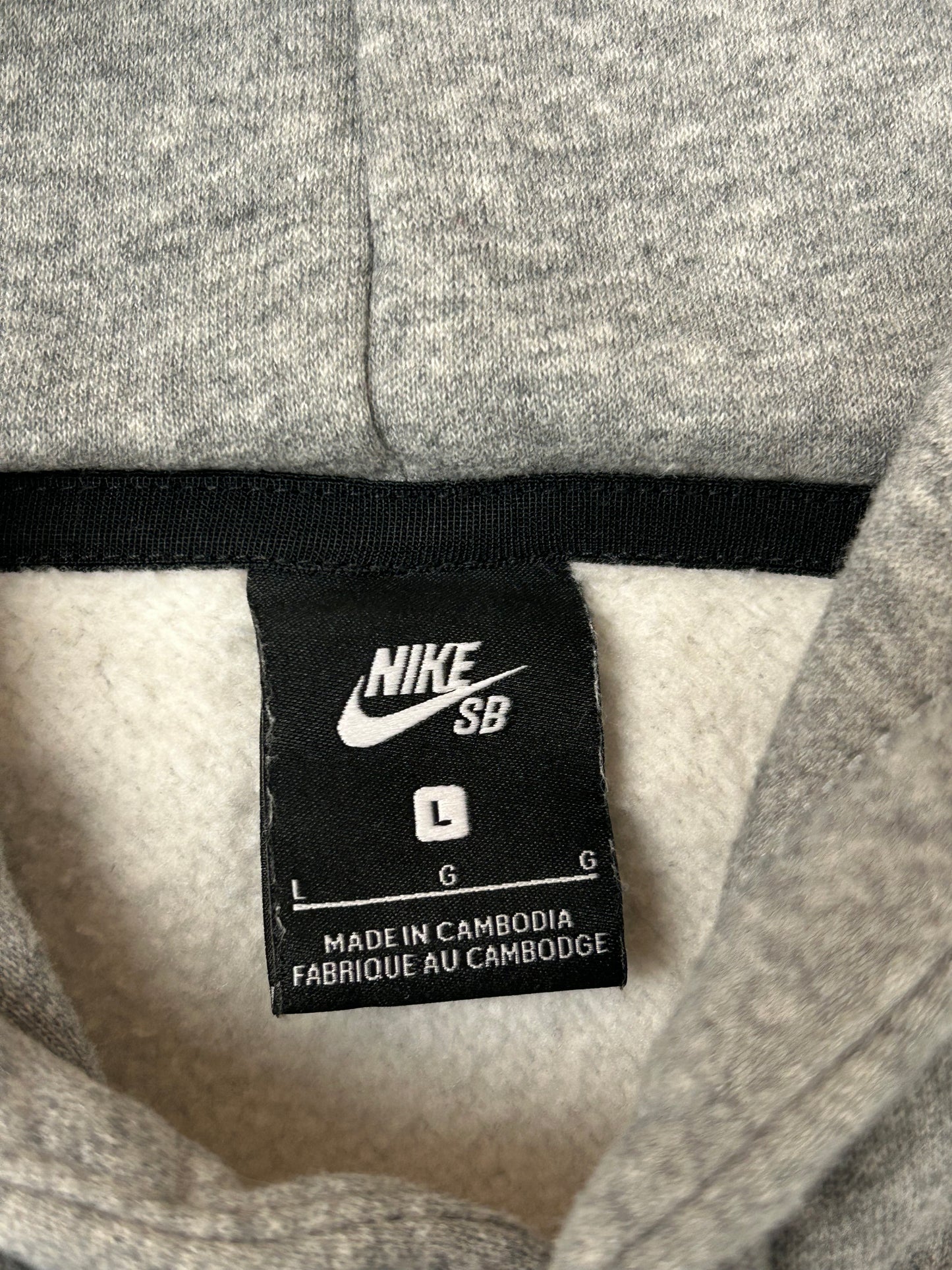 Nike SB Skateboarding Gray Pullover Hooded Sweatshirt 2020 Large/Medium Fit 23.75x27.5 Inches