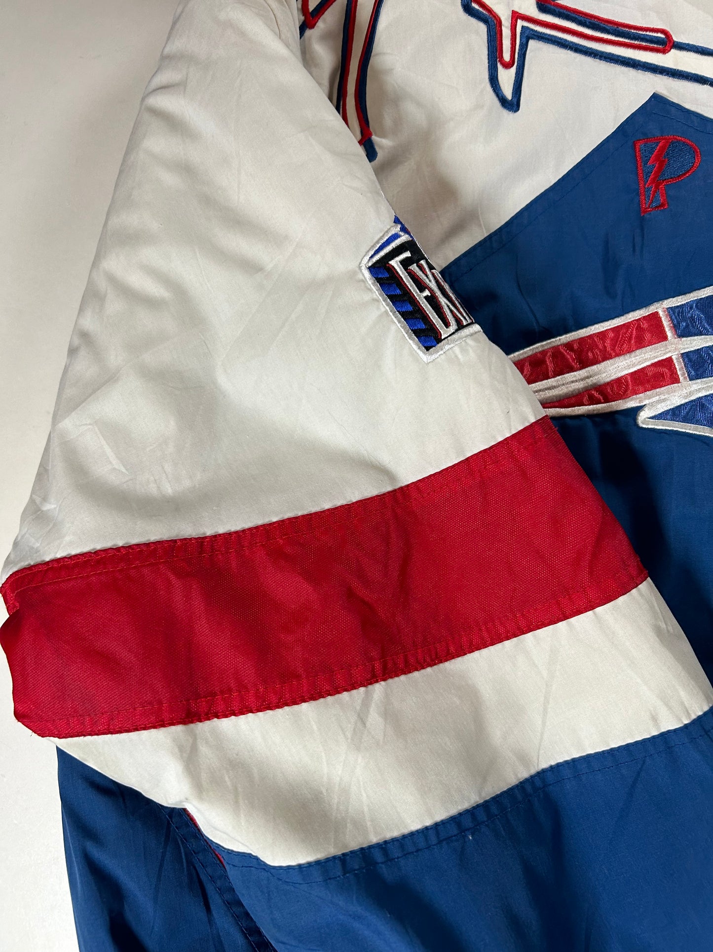 Vintage 90s New England Patriots NFL Graffiti Pro Player Puffer Jacket Tagged Medium Can Fit Large 26.25x27.5 Inches