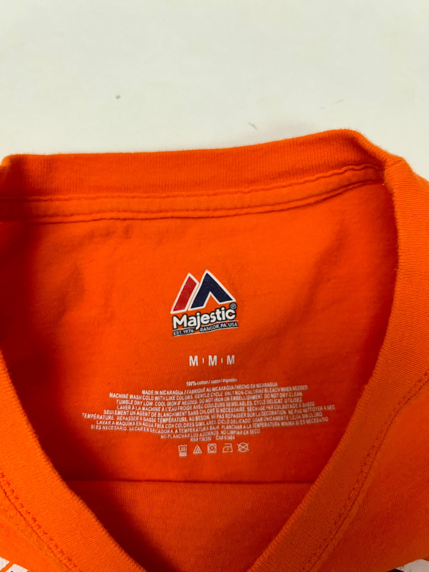 Majestic New York Knicks NBA Tee Medium Has Pin Holes On Logo Medium 20.25x26.5 Inches