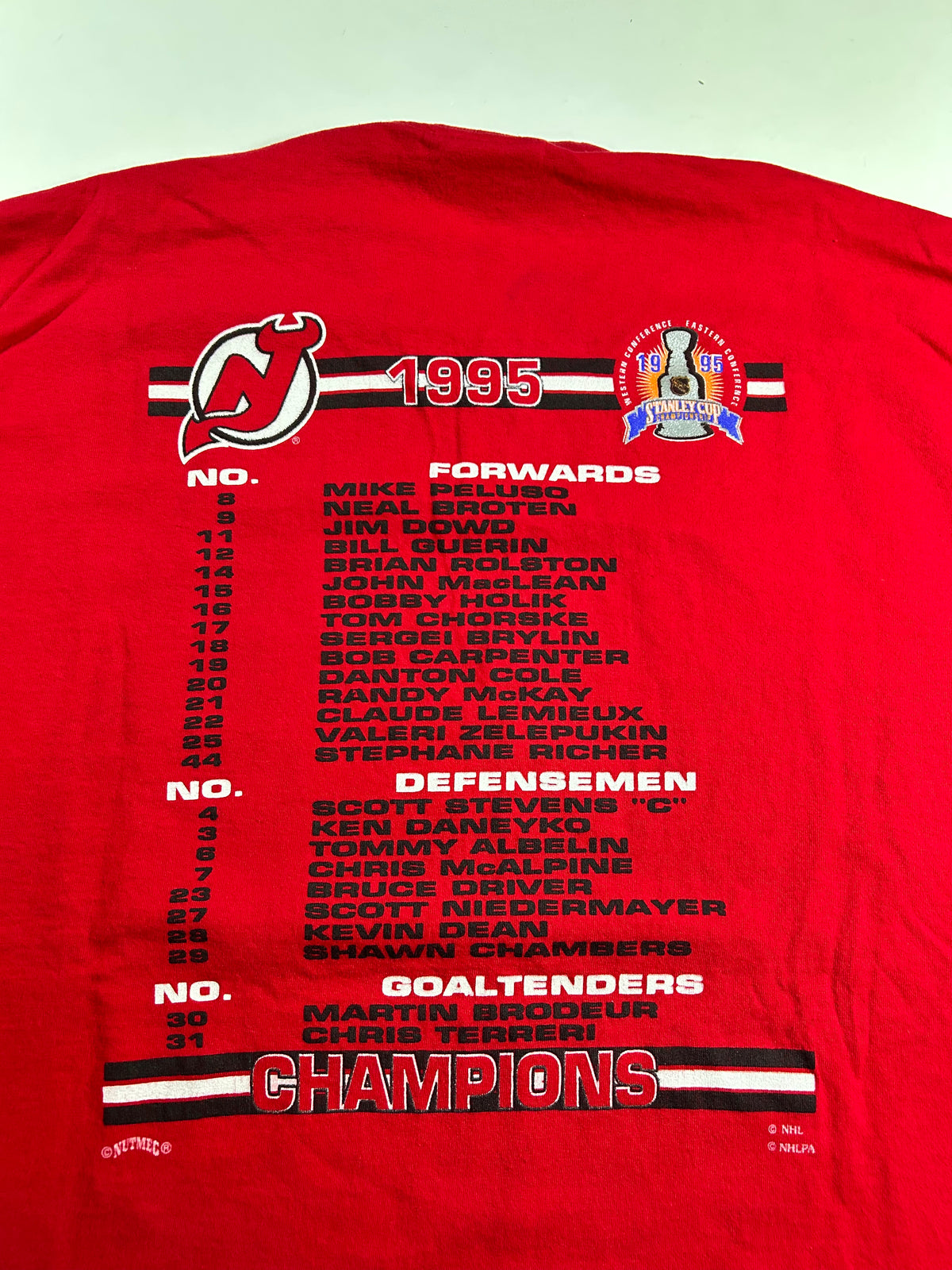 Vintage Nutmeg 1995 New Jersey Devils NHL Stanley Cup Champions Roster Tee Tagged XL 24.25x30.25 Inches