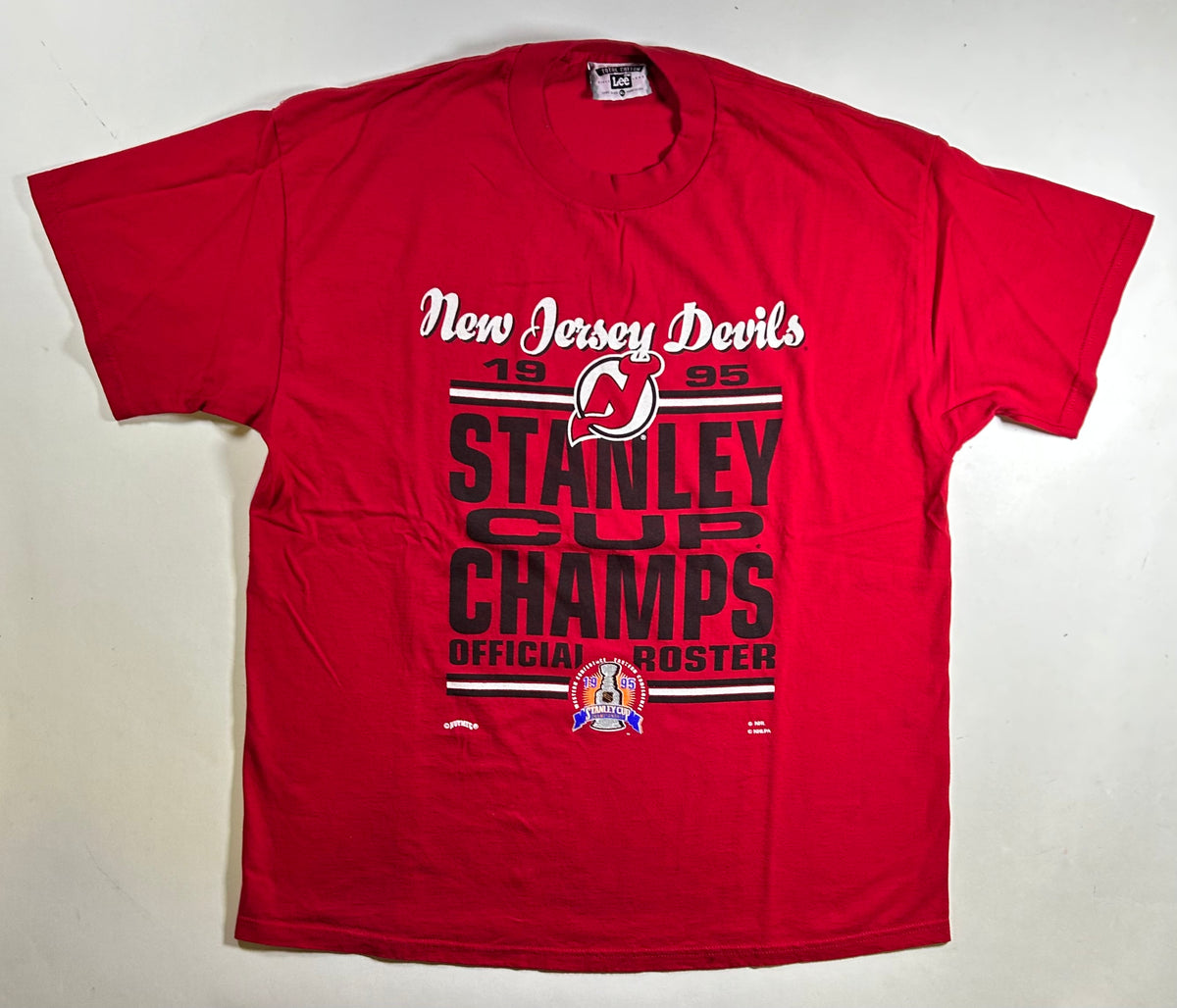 Vintage Nutmeg 1995 New Jersey Devils NHL Stanley Cup Champions Roster Tee Tagged XL 24.25x30.25 Inches