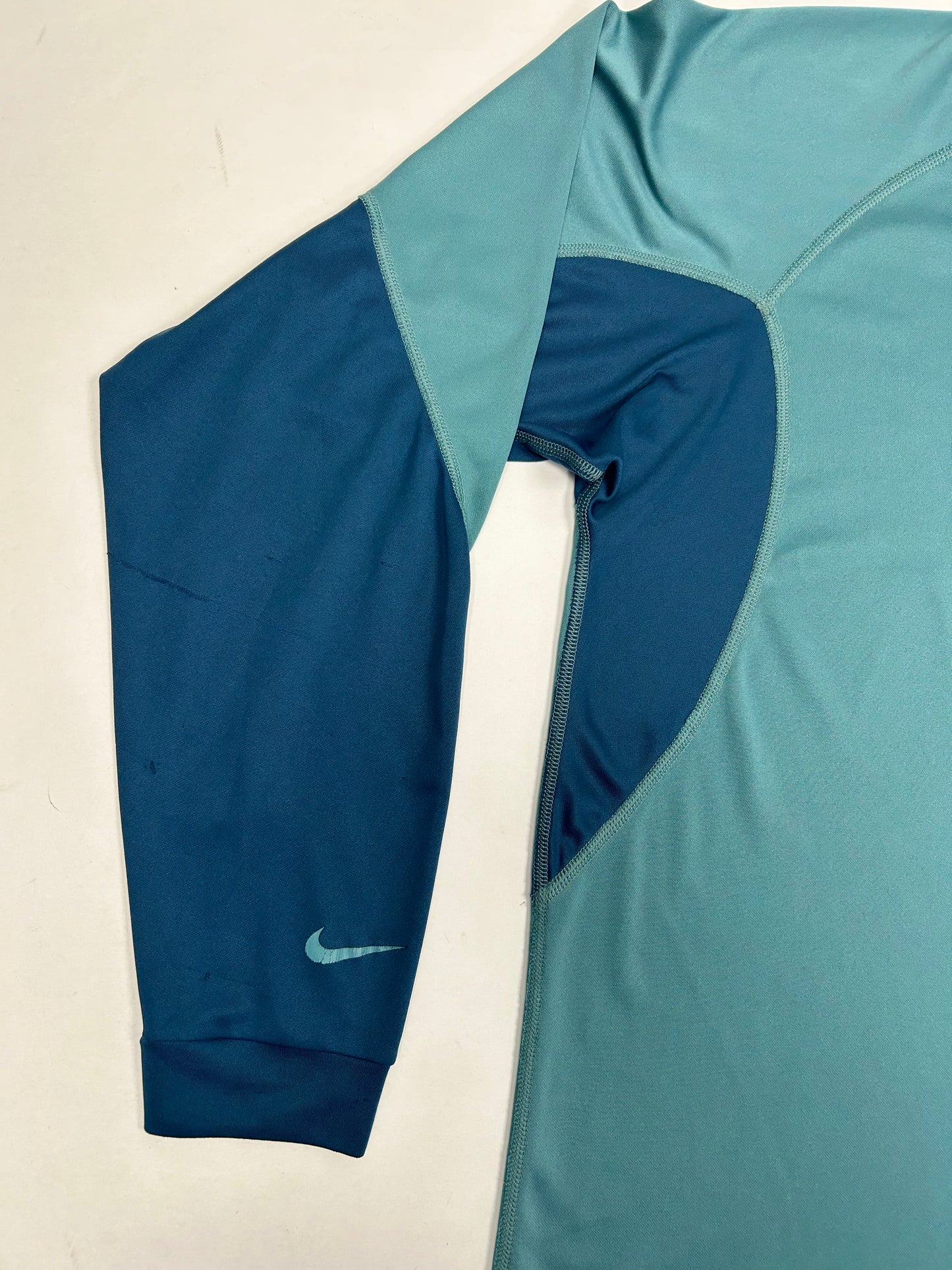 Nike ACG Base Layer 1 All Conditions Gear Vintage Large 22x29.5 Inches Blue
