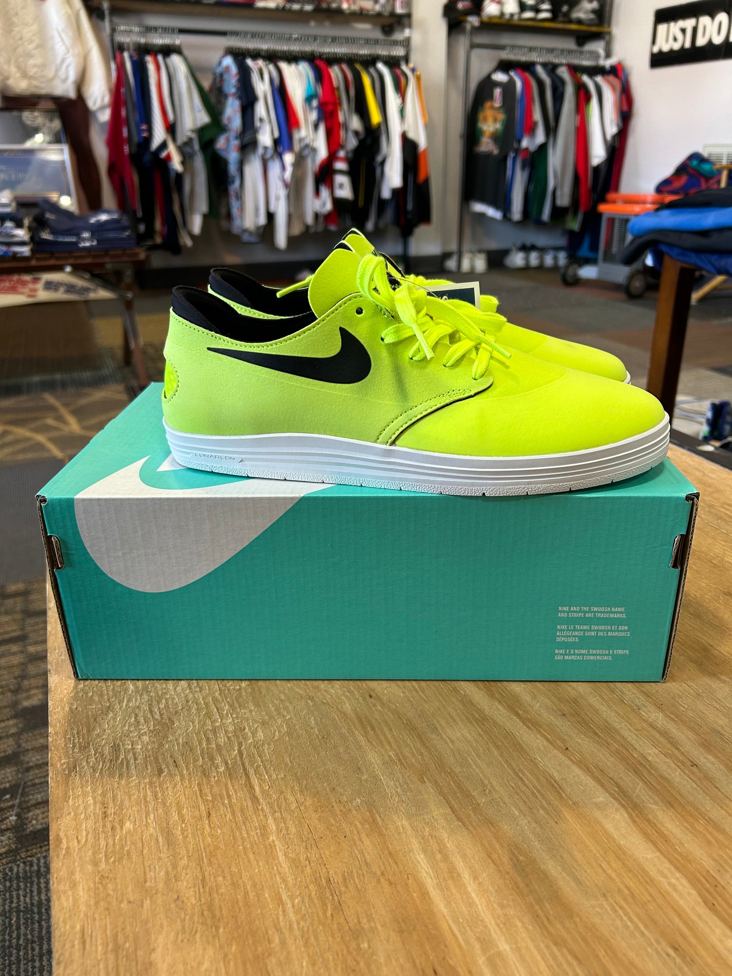 Nike SB Lunar Oneshot Volt/Black 631044-700 Size 8 Brand New With Marks As Is