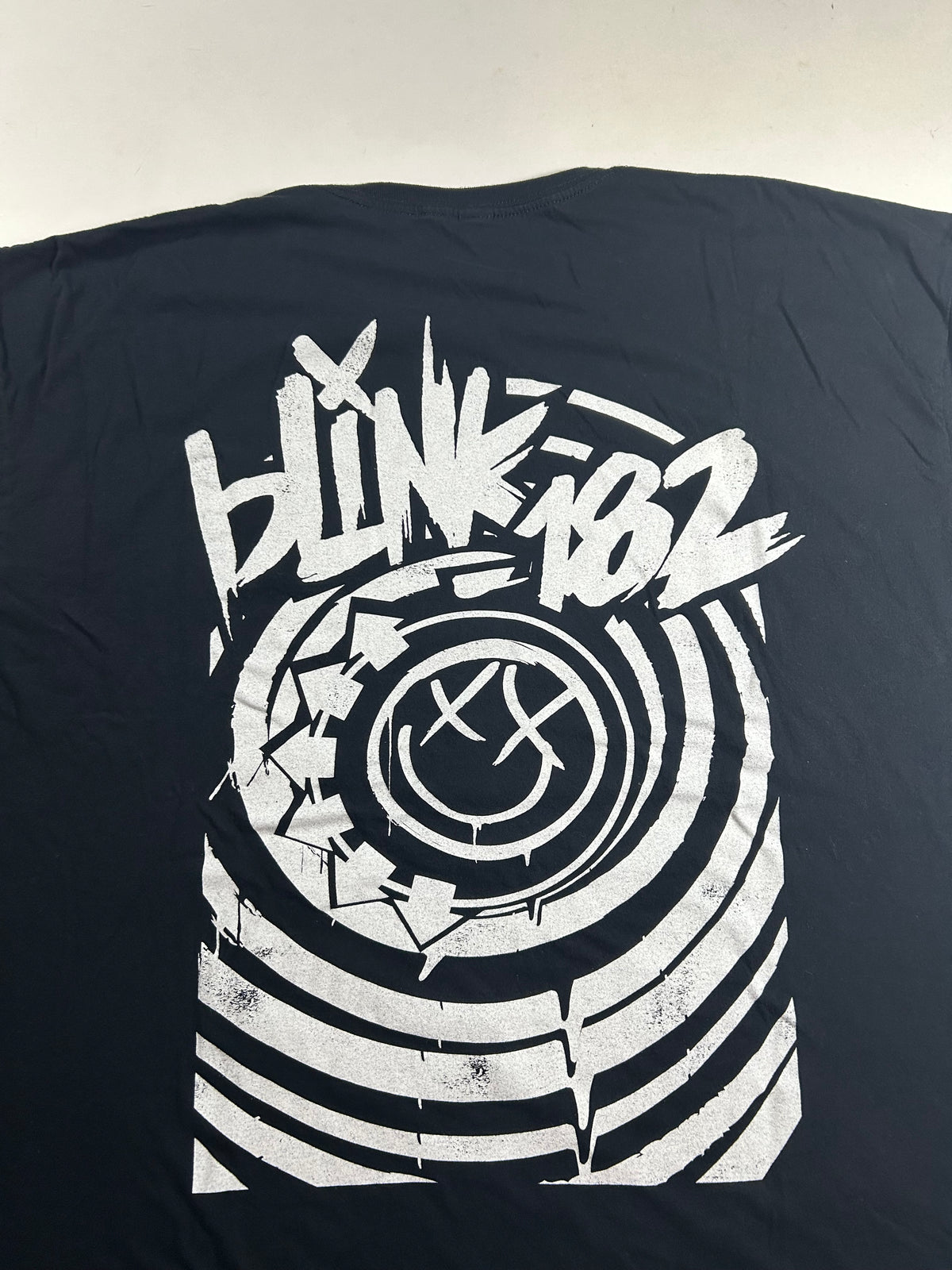 2022 blink-182 Front & Back Graphic Band Tee Fits 2XL 27.25x31.5 Inches