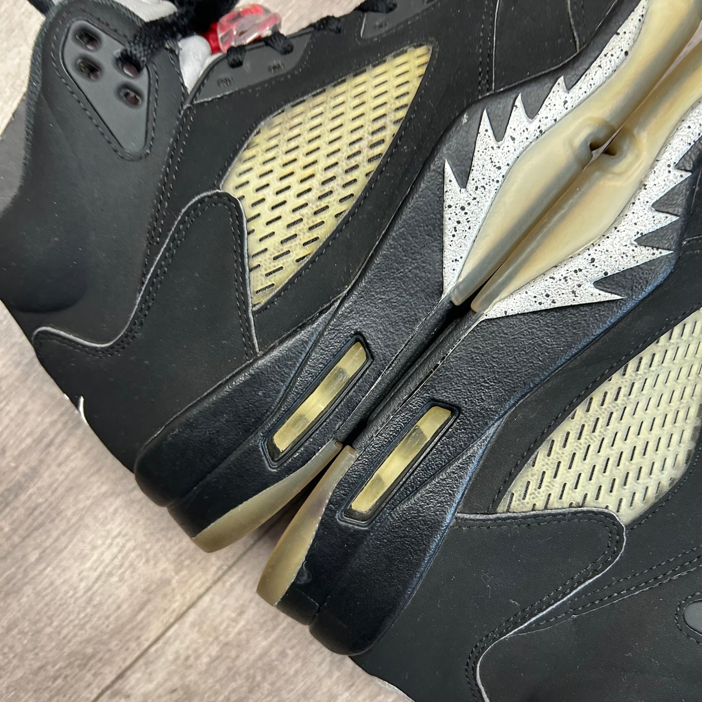 2016 Nike Air Jordan 5 Retro Black Metallic Size 9.5 Used With Box 845035 003