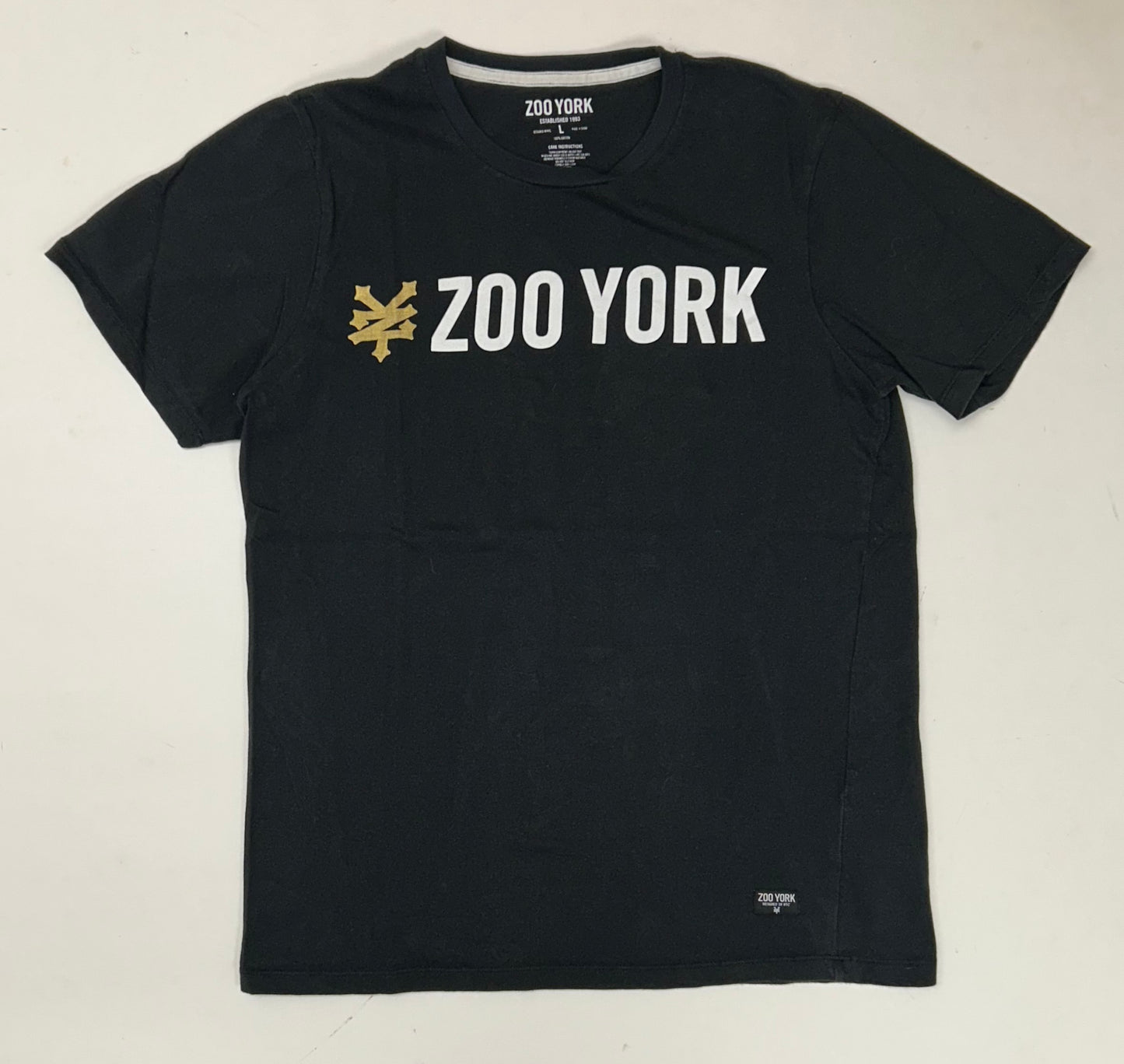 00s Zoo York Skate Tee Medium Fit 19.25x27 Inches