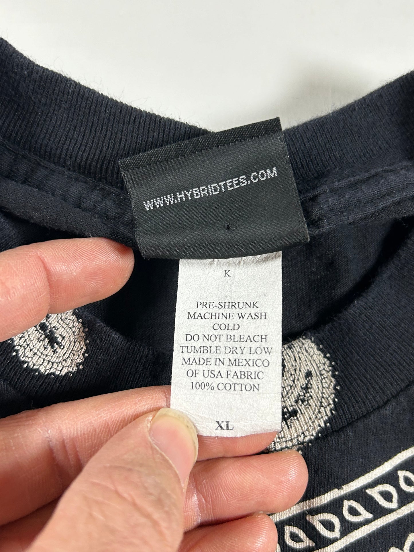 Vintage 2000s Y2k Hybrid T-Shirt Black Paisley Bandana Skater Grunge Skate Tee XL 23.25x31 Inches