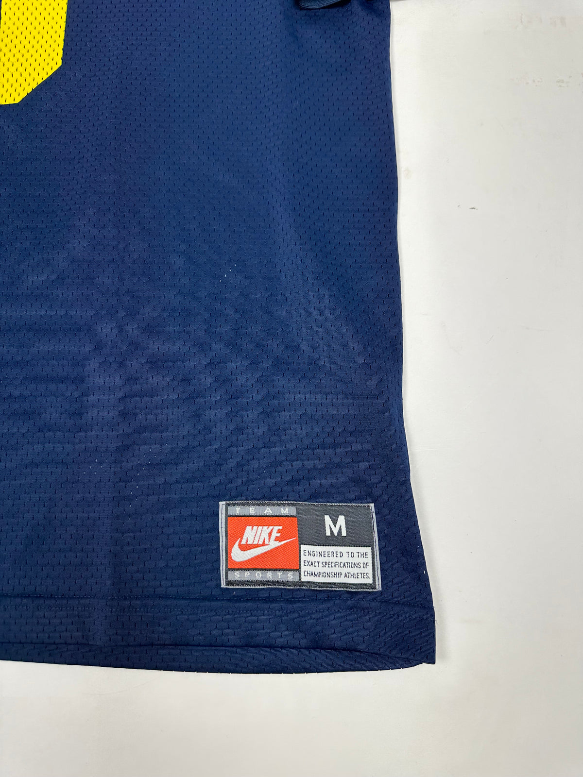Vintage University Of Michigan Wolverines #18 Nike NCAA Football Jersey Medium/Large Fit 27.25x32.25 Inches