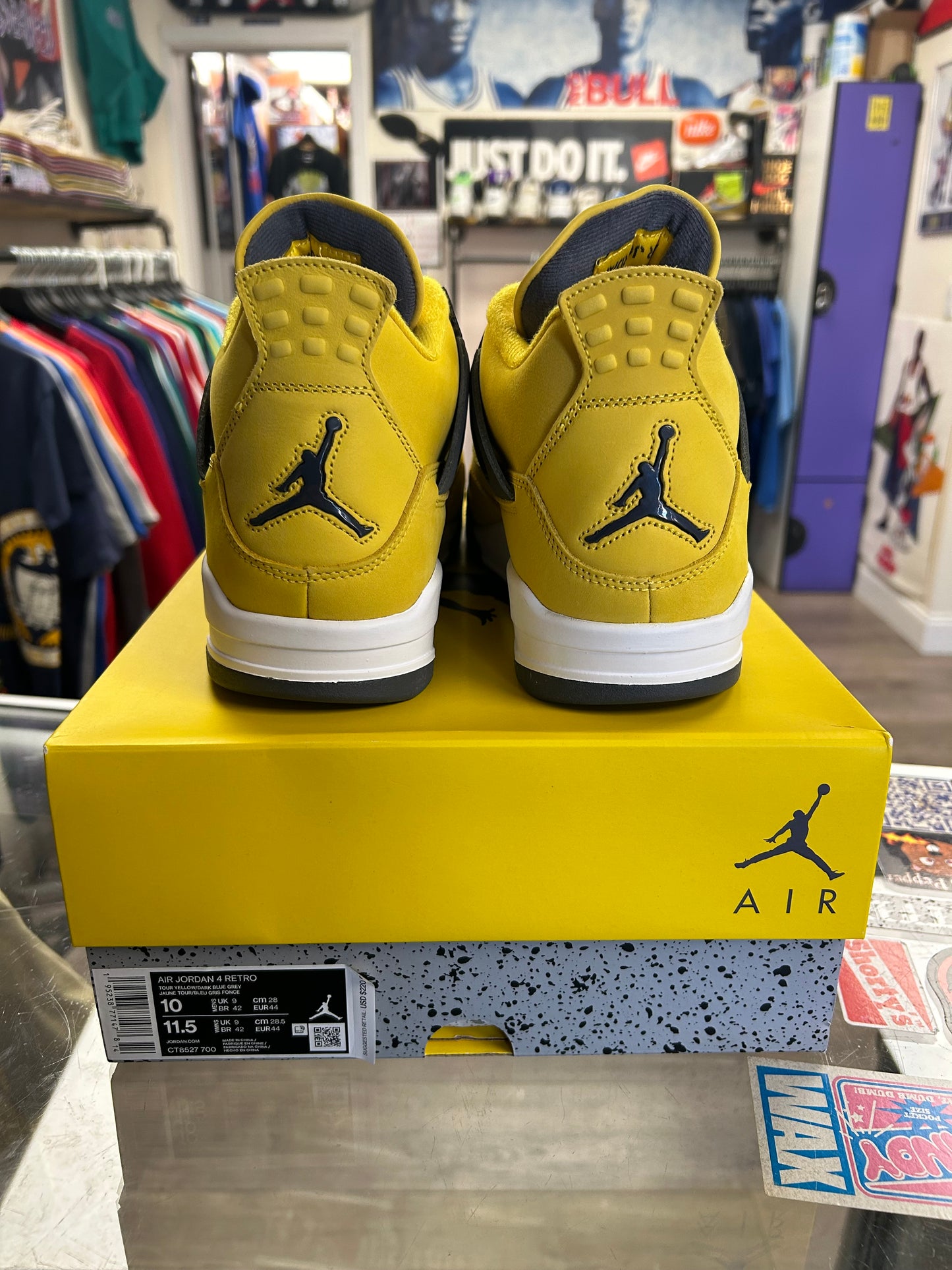 2021 Nike Air Jordan 4 Retro Lightning Nike Basketball Michael Jordan Sneaker Size 10 DS Brand New