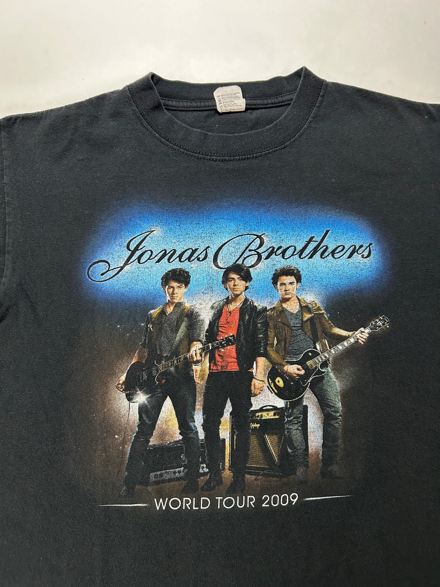 Vintage Jonas Brothers 2009 World Tour Band Music Concert Tee Medium 20.25x25 Inches Black Faded
