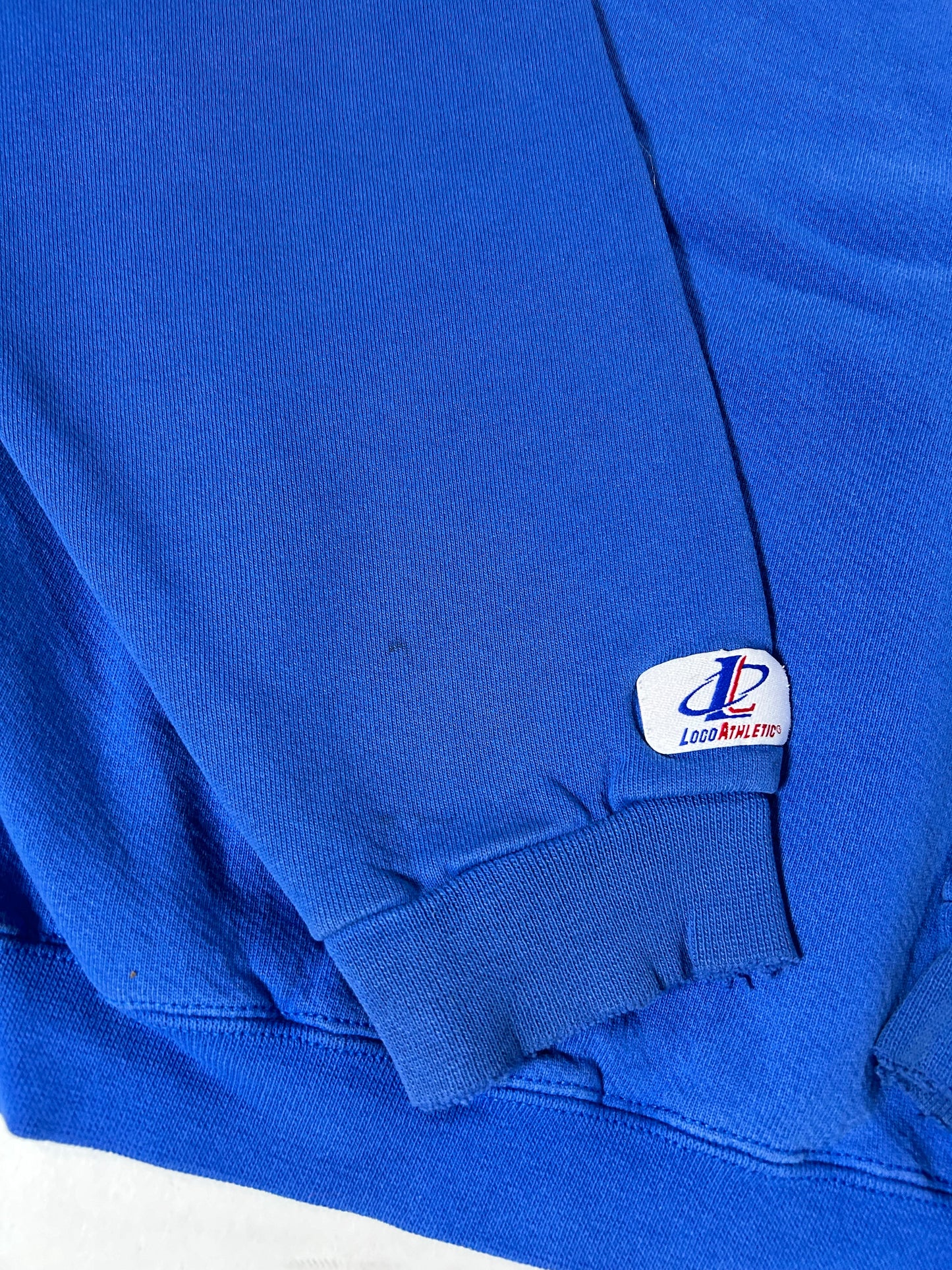 Vintage 90s New York Knicks NBA Embroidered Logo Crewneck Sweatshirt Logo Athletic Thrashed Well Worn In Boxy Large/Medium Fit 25x25 Inches