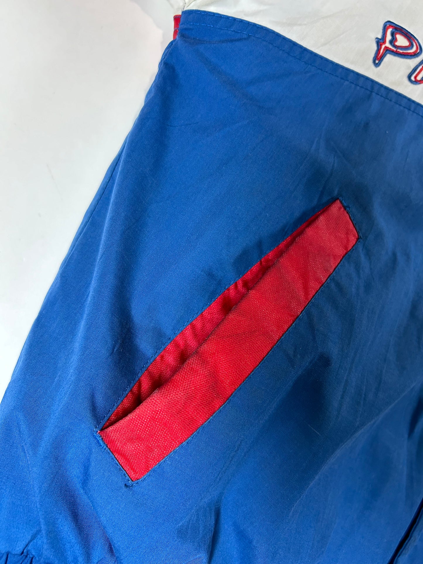 Vintage 90s New England Patriots NFL Graffiti Pro Player Puffer Jacket Tagged Medium Can Fit Large 26.25x27.5 Inches