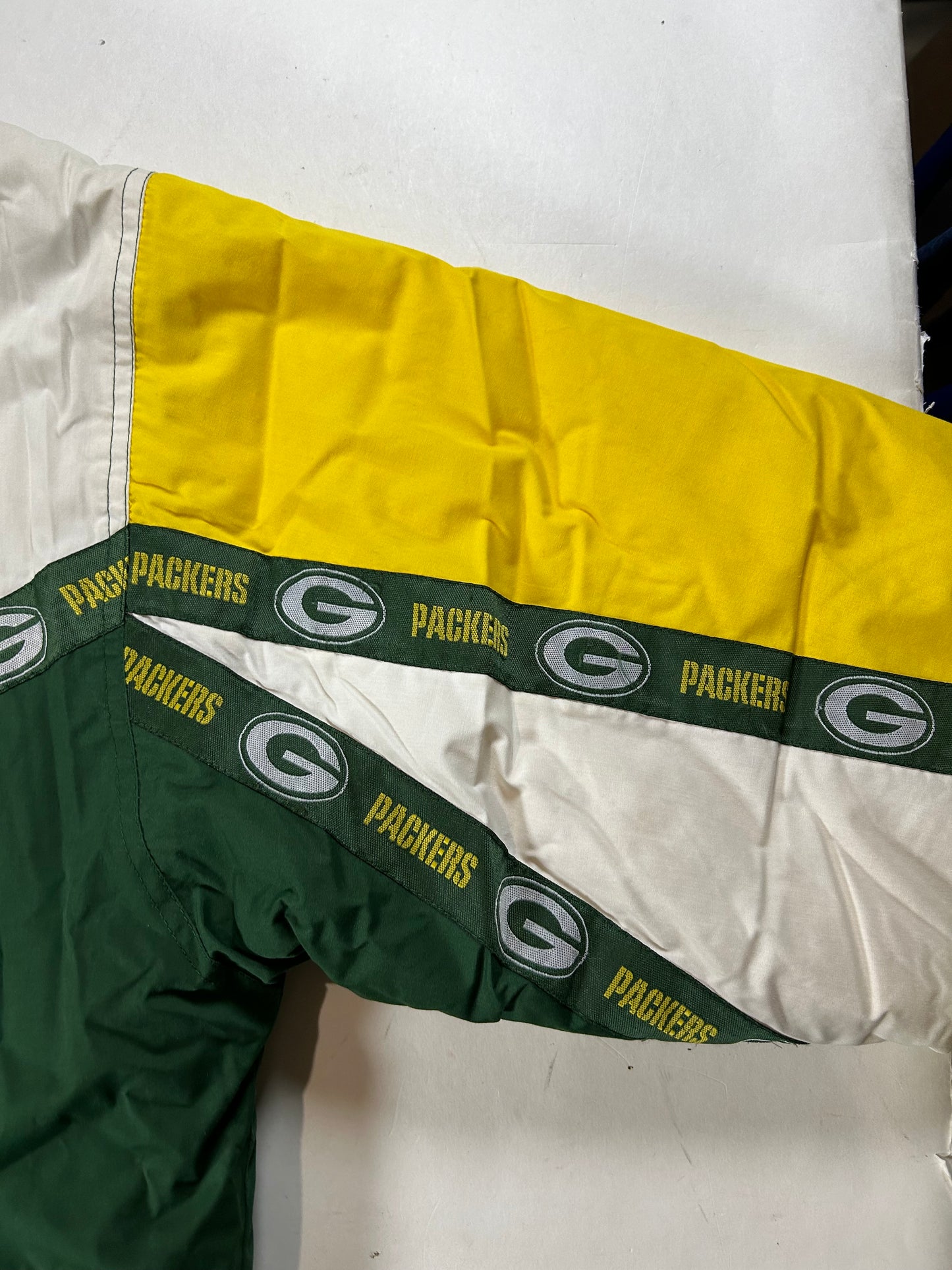 Vintage 90s Pro Player By Daniel Young Green Bay Packers NFL Zip Up Puffer Jacket Large 27.5x28 Inches As Is Has Wear