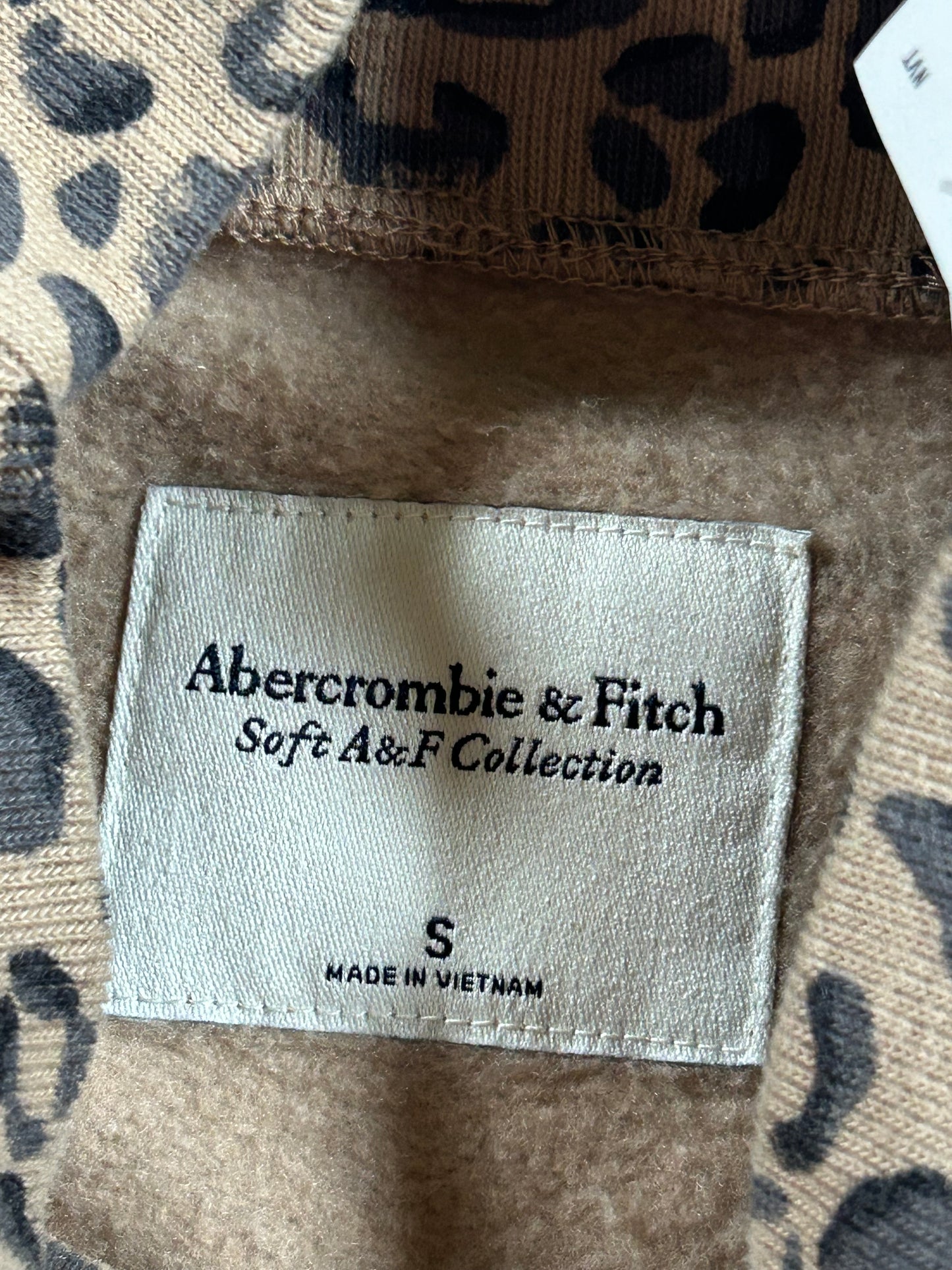 Abercrombie & Fitch Leopard Cheetah Print Pullover Shirt Soft Women’s Small 21.5x25 Inches Brand New With Tag