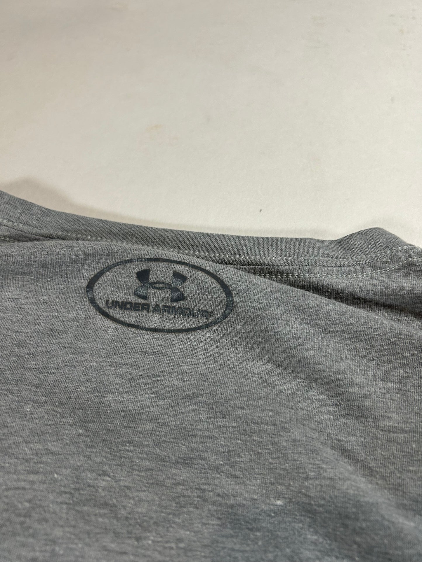 New York Knicks NBA Combine Under Armour HeatGear Gray XL Loose Fit 25.5x31.25 Inches Long Sleeve Shirt NYK