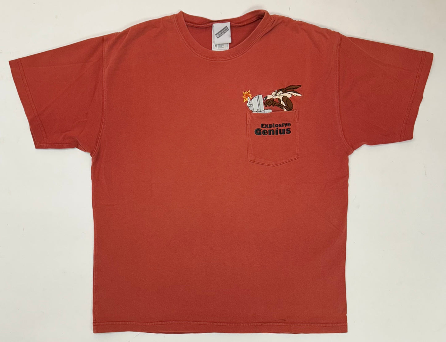 Vintage 2000 Warner Bros Studio Store Wile E. Coyote Explosive Genius Pocket Tee Medium 21x26 Inches