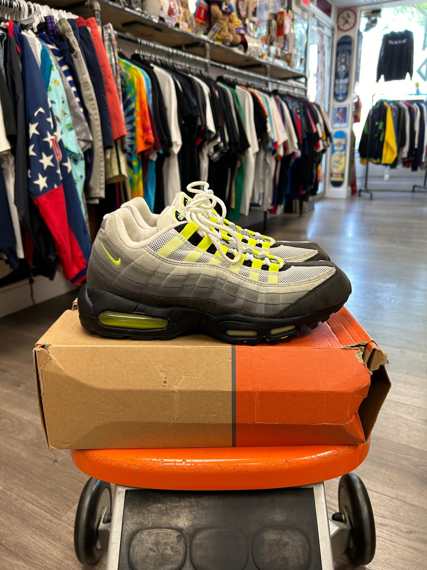 Vintage 2005 Nike Air Max 95 OG Neon Size 10.5 Used With Box 313111-071 Vietnam Wear At Your Own Risk