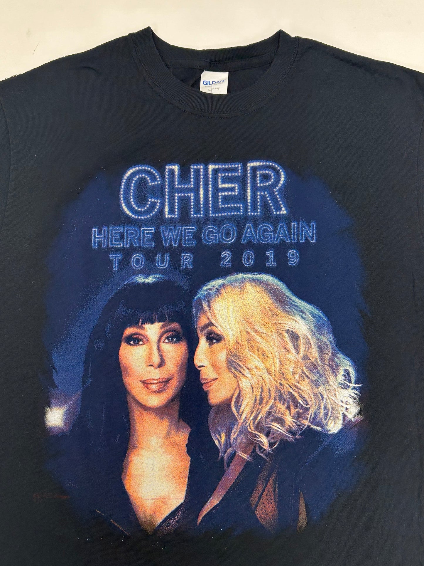 Cher Here We Go Again Tour 2019 Music Tee Parking Lot Shirt Medium 19.75x27.25 Inches
