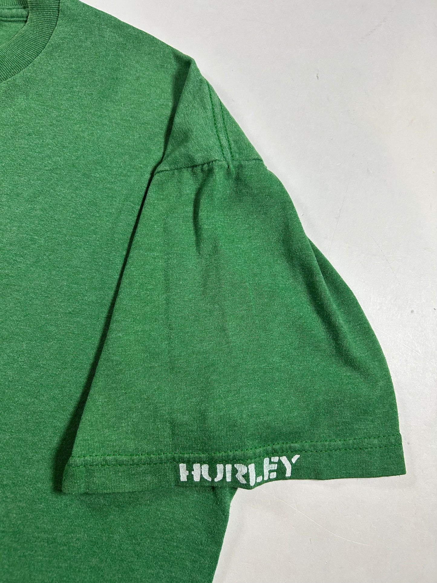 Hurley International The Movement Surfing Graphic Surf T-Shirt Size Large 21.25x26.75 Inches Inches