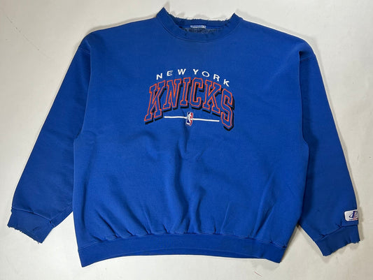 Vintage 90s New York Knicks NBA Embroidered Logo Crewneck Sweatshirt Logo Athletic Thrashed Well Worn In Boxy Large/Medium Fit 25x25 Inches