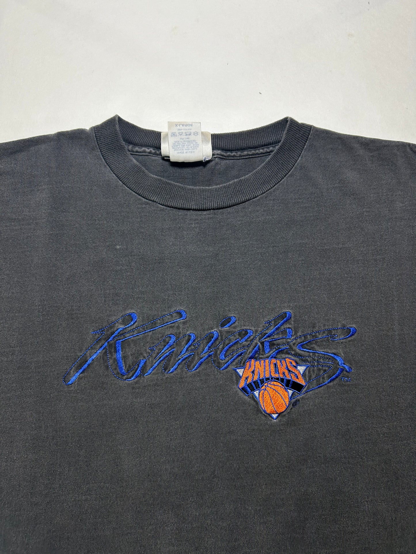 Vintage 90s New York Knicks NBA Embroidered Logo Antigua Sport Tee Faded Black XL Big Fit 25.25x31.25 Inches