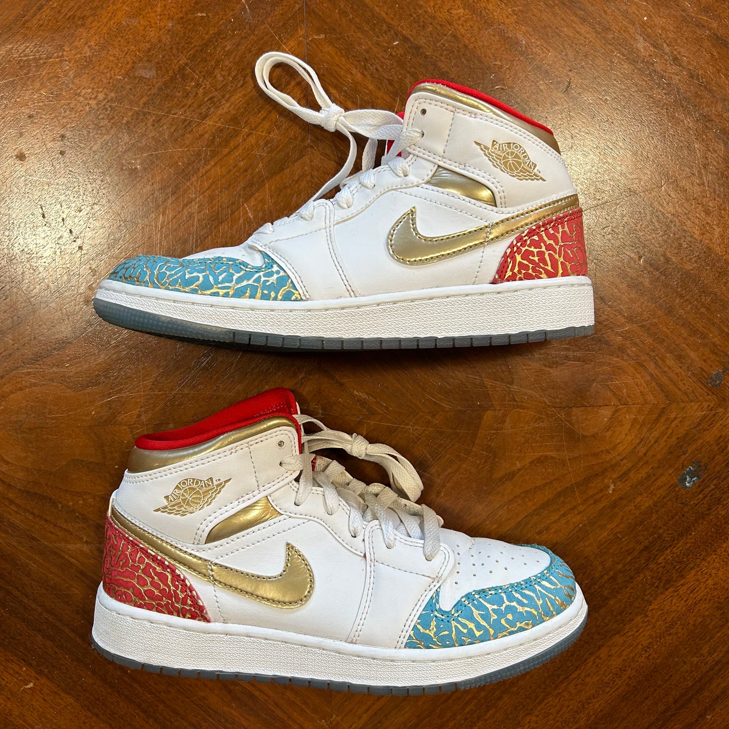 Nike Air Jordan 1 Mid ‘NC to Chicago’ White Metallic Gold GS Size 5.5 FB2212-100