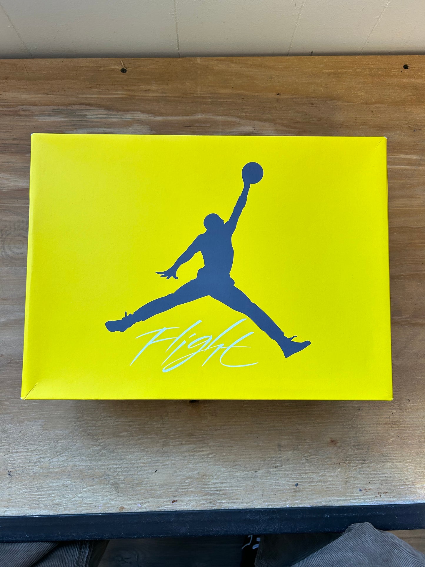 2021 Nike Air Jordan 4 Retro Lightning Nike Basketball Michael Jordan Sneaker Size 10 DS Brand New