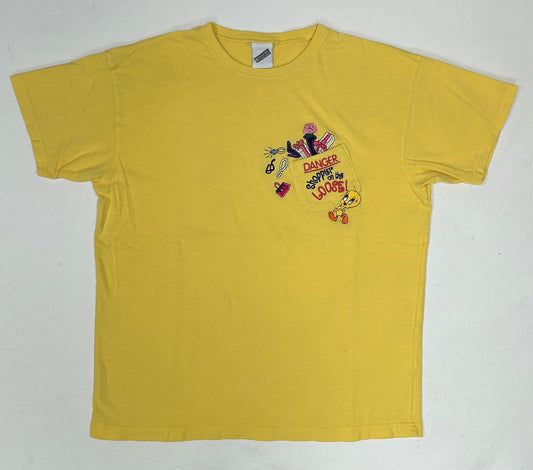 Vintage 2000 Warner Bros. Studio Store Looney Tunes Tweety Bird Danger Shopper On The Loose Embroidered Logo Pocket Tee Yellow Medium/Large Fit 21.75x26.5 Inches