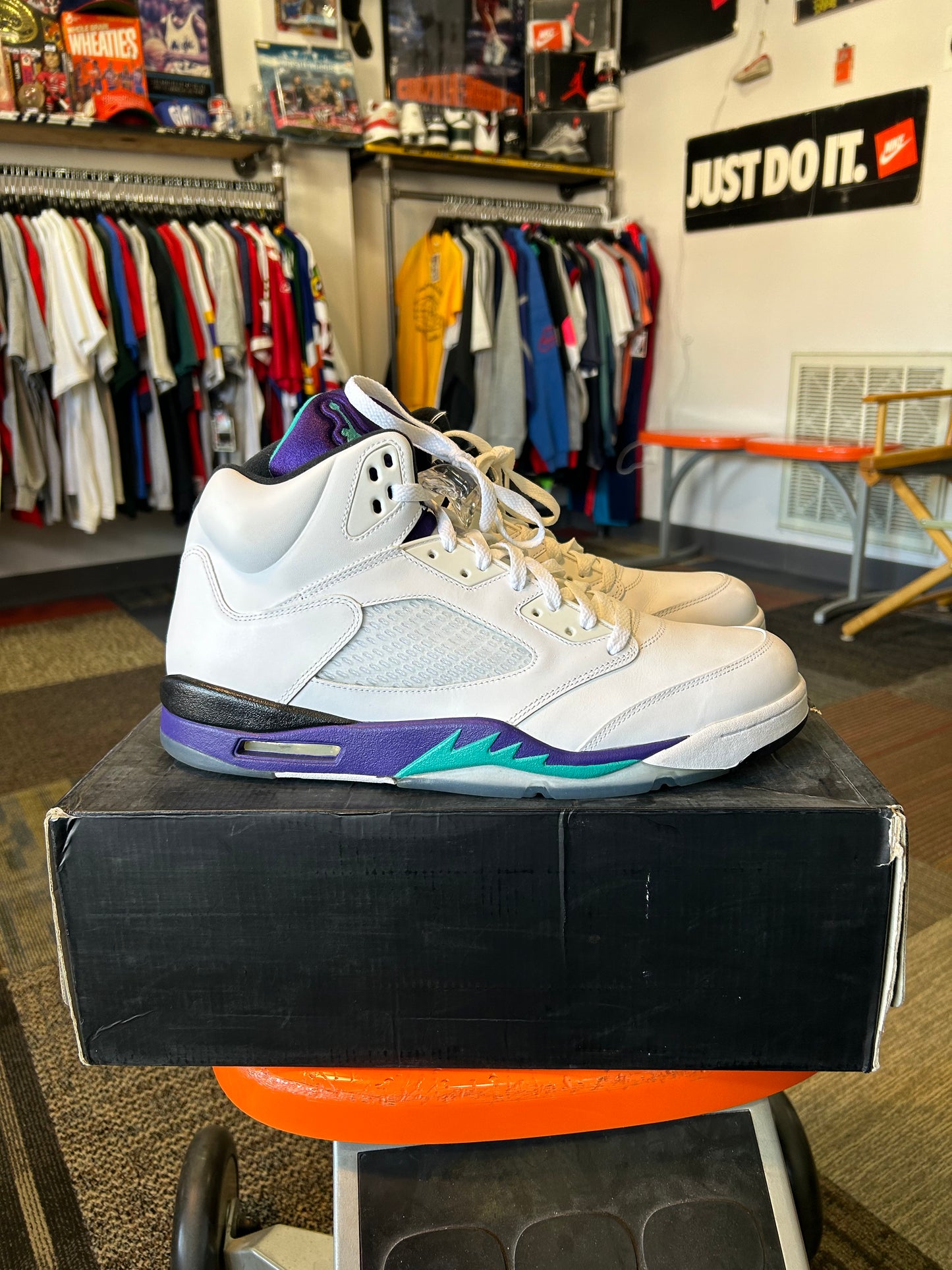 2013 Air Jordan Retro 5 Grape Nike Size 14 136027-108 With Box