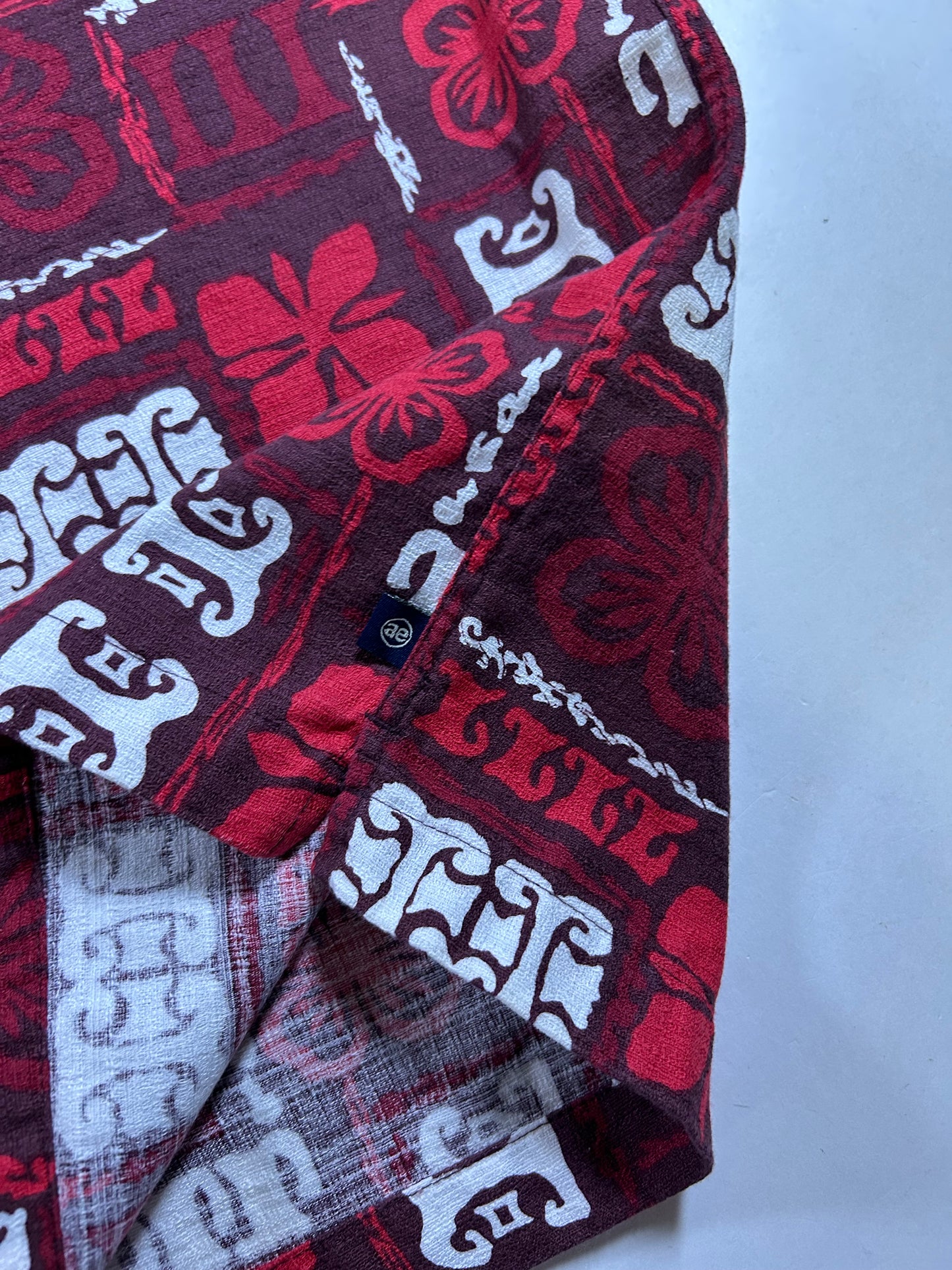 Vintage American Eagle AE Surf Co Shirt Floral Hawaiian Button Up Aloha Red XL 27.75x31.5 Inches