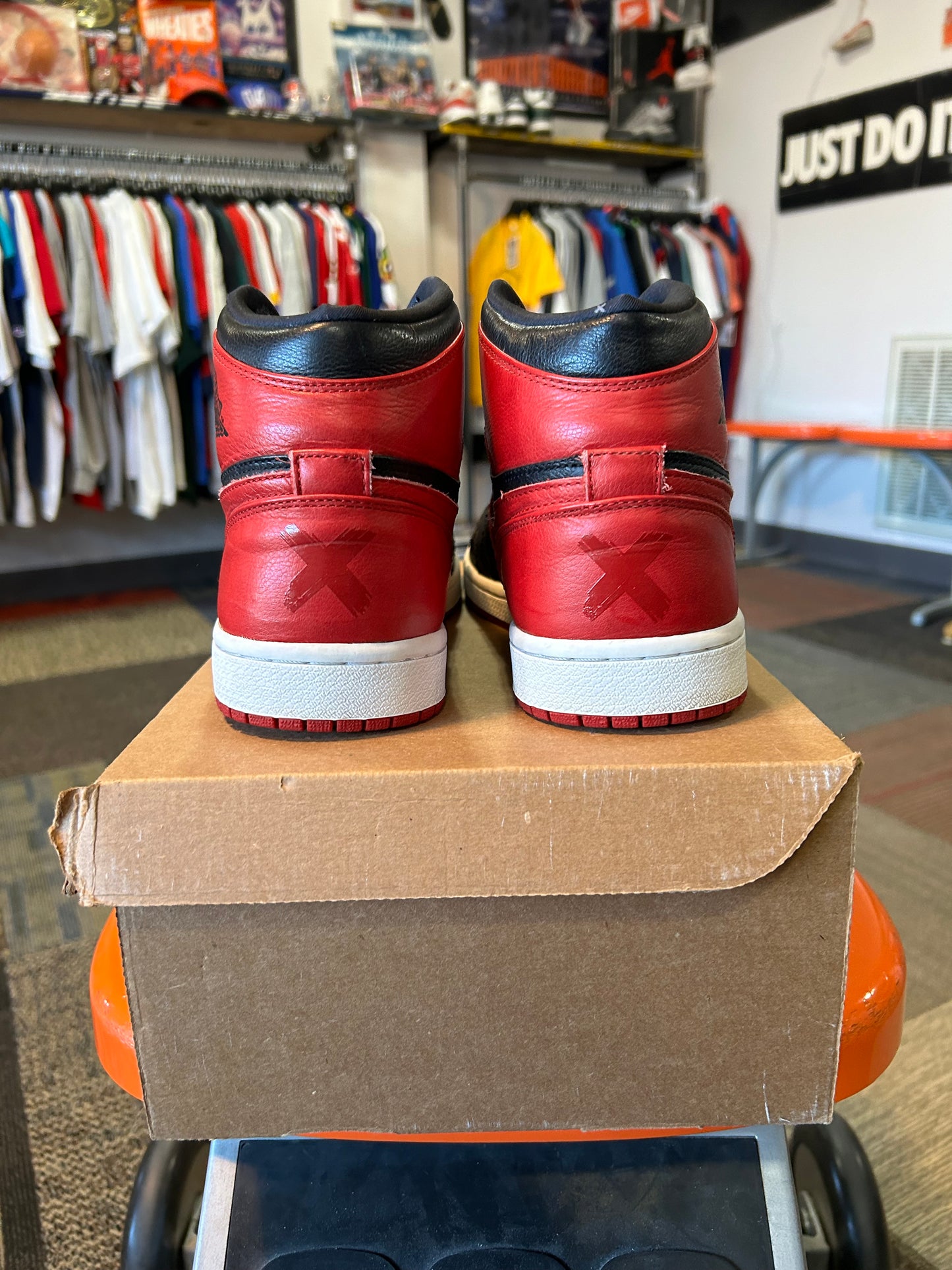 Air Jordan 1 Banned X Bred 1 2011 Nike Size 10.5 Great Condition Black/Red