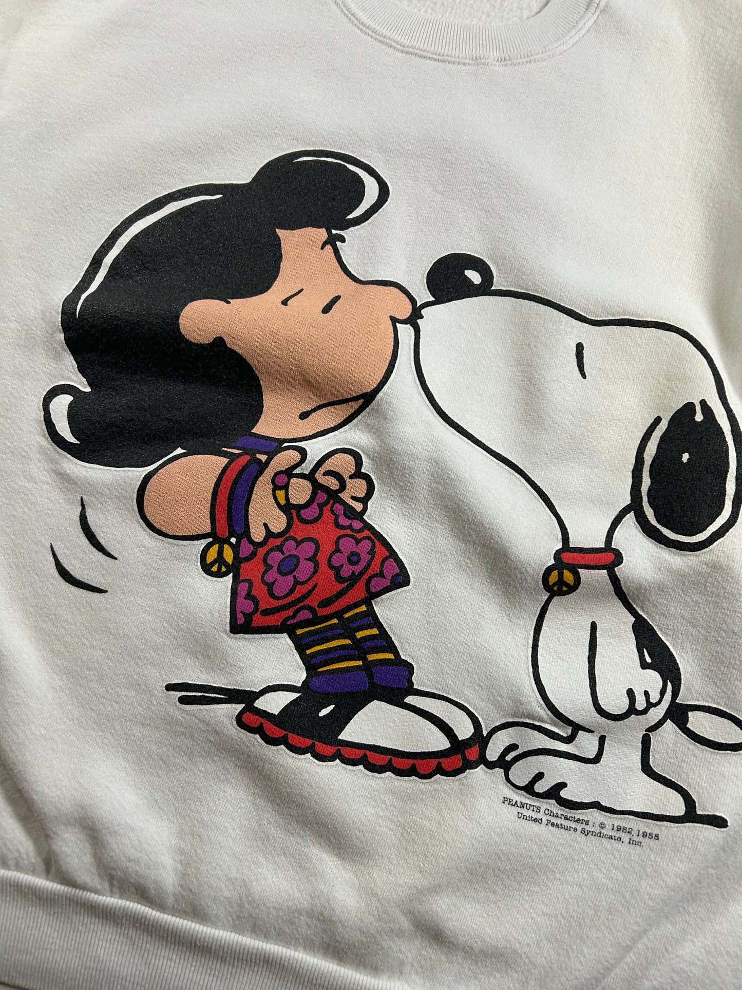 Vintage Peanuts Lucy Snoopy Kissing Woodstock Crewneck Sweatshirt 90s Large/Medium 22.5x25.75 Inches Valentines
