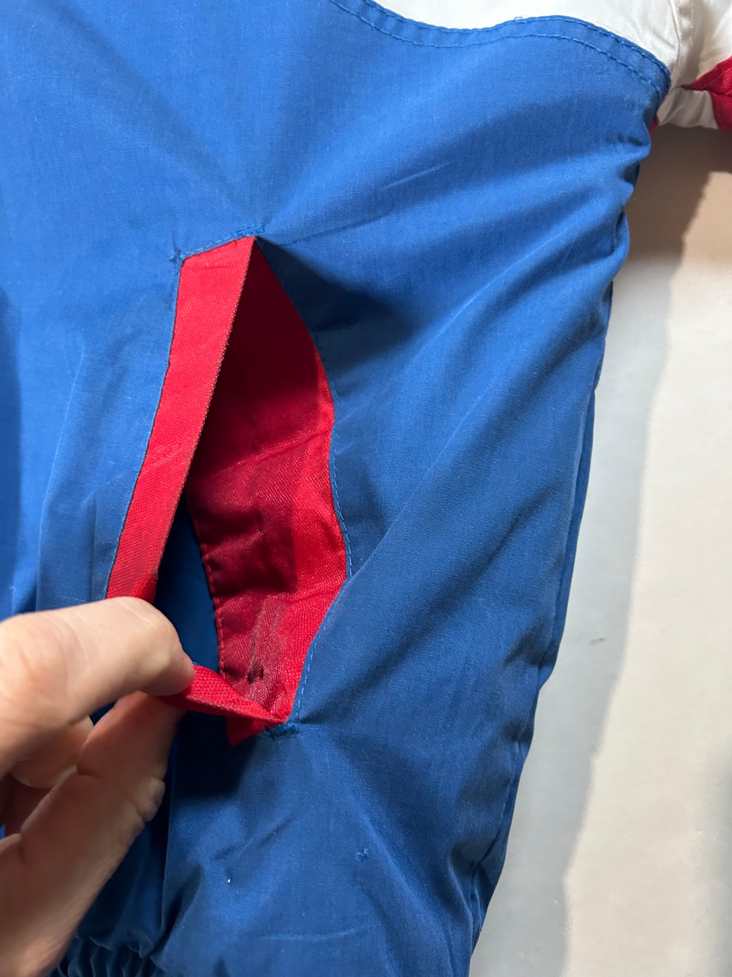 Vintage 90s New England Patriots NFL Graffiti Pro Player Puffer Jacket Tagged Medium Can Fit Large 26.25x27.5 Inches