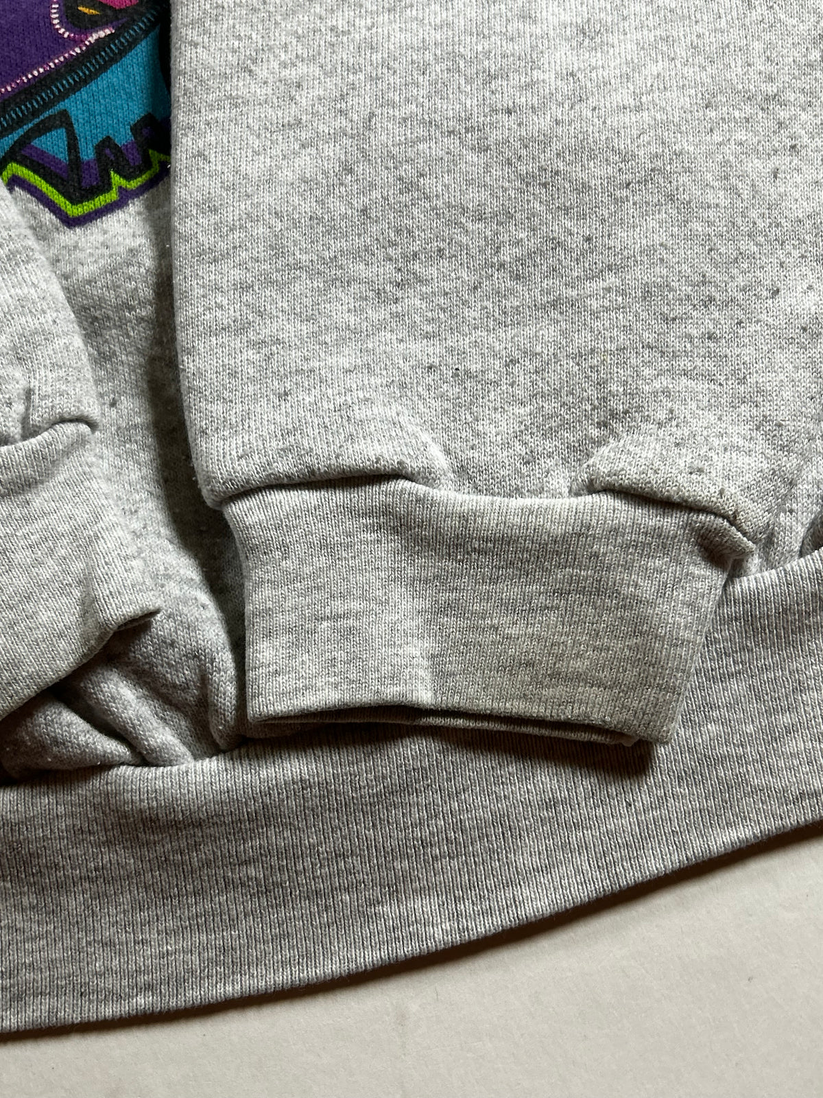 Vintage 1999 Warner Bros Tweety Bird Whatever Attitude Peace Crewneck Sweatshirt Boxy Fit 25.25x25.5 Inches