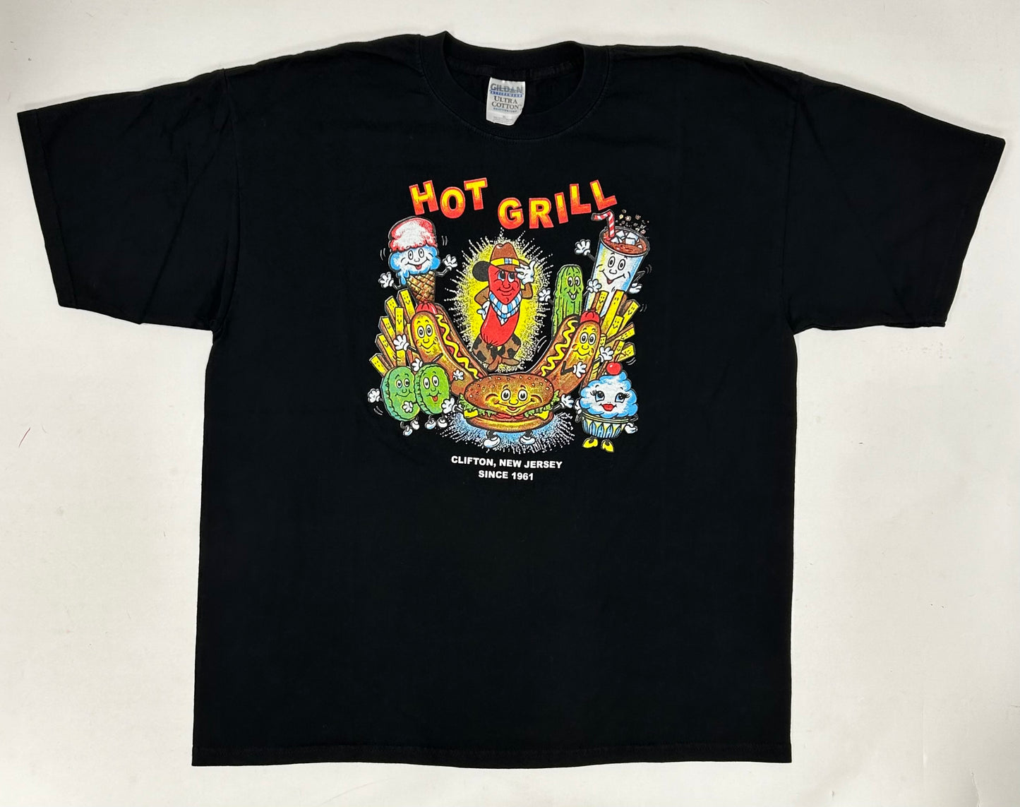 Vintage 00s Hot Grill Clifton, New Jersey Since 1961 Restaurant Tee XL 24.5x30 Inches
